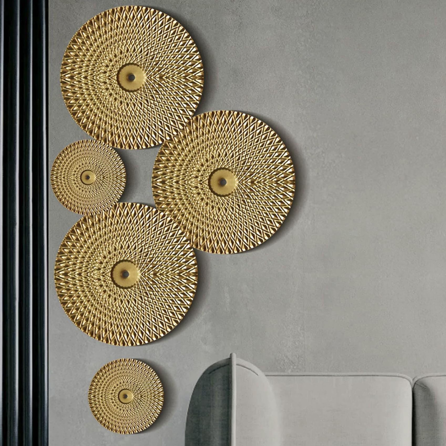Art mural en métal soleil doré pour illuminer un couloir sombre ou habiller un grand salon