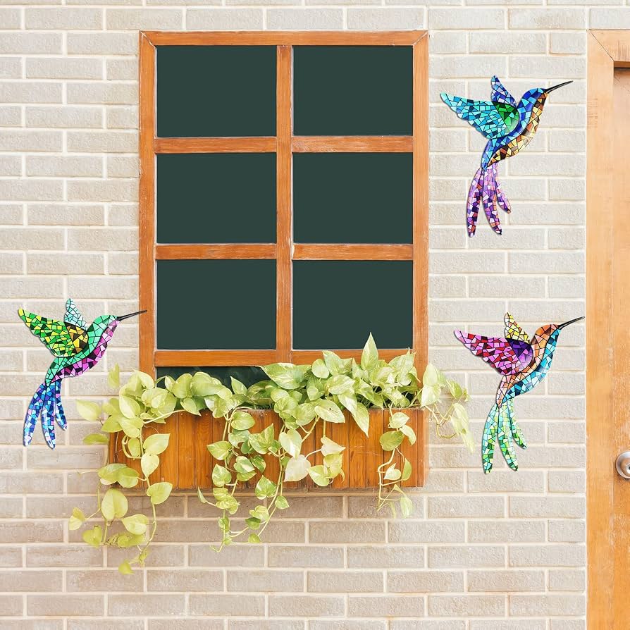Confezione da 2 decorazioni da parete in metallo a forma di colibrì, sculture da parete in ferro battuto colorato, ornamenti da appendere alla recinzione del giardino esterno per veranda e patio