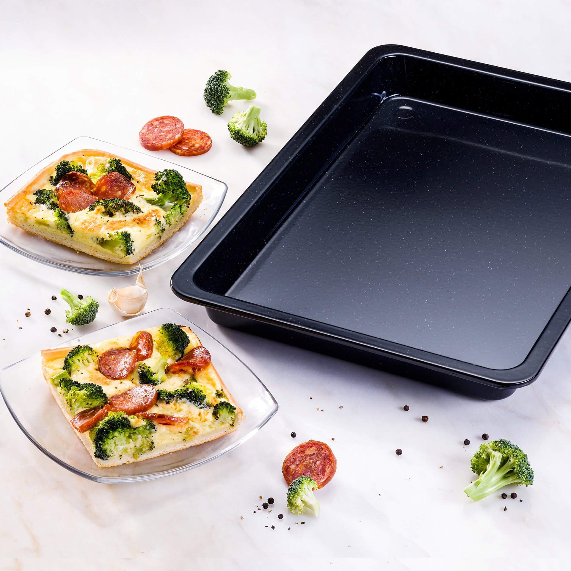 Dr. Oetker Backblech Emaille 42 x 29 cm BACK-IDEE, eckiges Pizzablech mit hoher Lebensdauer, für knusprige Pizza im Ofen, hitzebeständig & emailliert (Farbe: Schwarz), Menge: 1 Stück