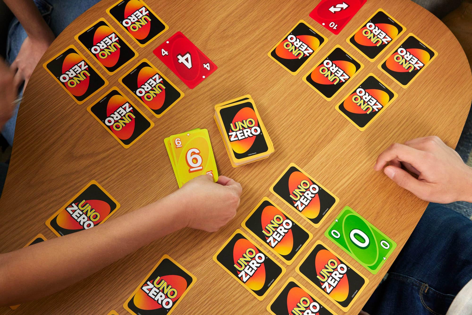 Mattel UNO Zero Gra karciana na wieczór gier dla dzieci, dorosłych i rodzin; karty do gry, talia i notes do obliczania wyników, od 2 do 8 graczy od 7 roku życia, JLK16