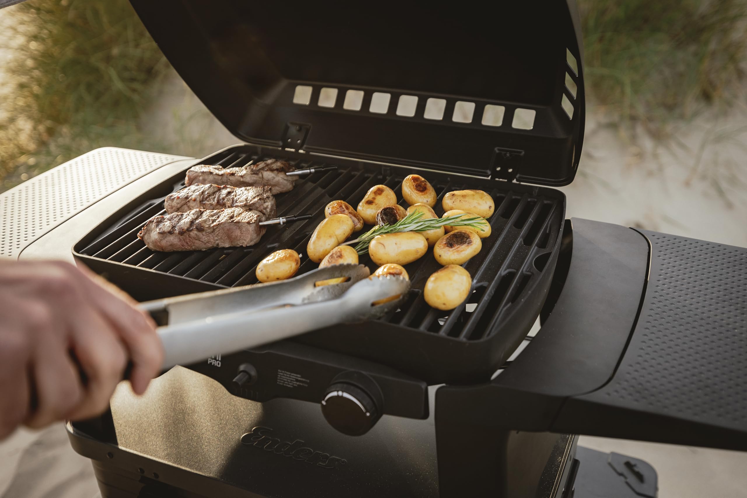 Enders Urban Pro II Barbacoa de Gas portátil, barbacoa de sobremesa, Parrilla Gas 2 Quemadores con Tapa, Termómetro y Estantes Laterales Abatibles, BBQ para camping jardín exterior, 30 mbar #206233