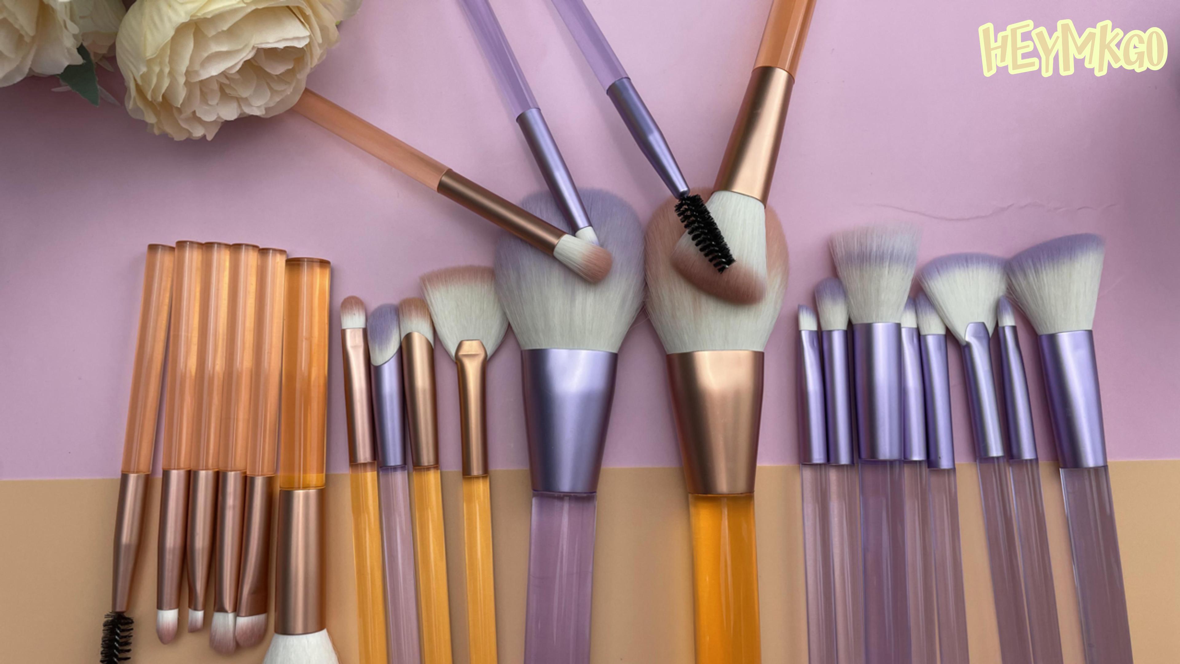 2 Sets Mini Make-up Pinsel 4-in-1 – Zusammenklappbar, Für Unterwegs, In Rosa & Grün (inkl. Staubschutz)