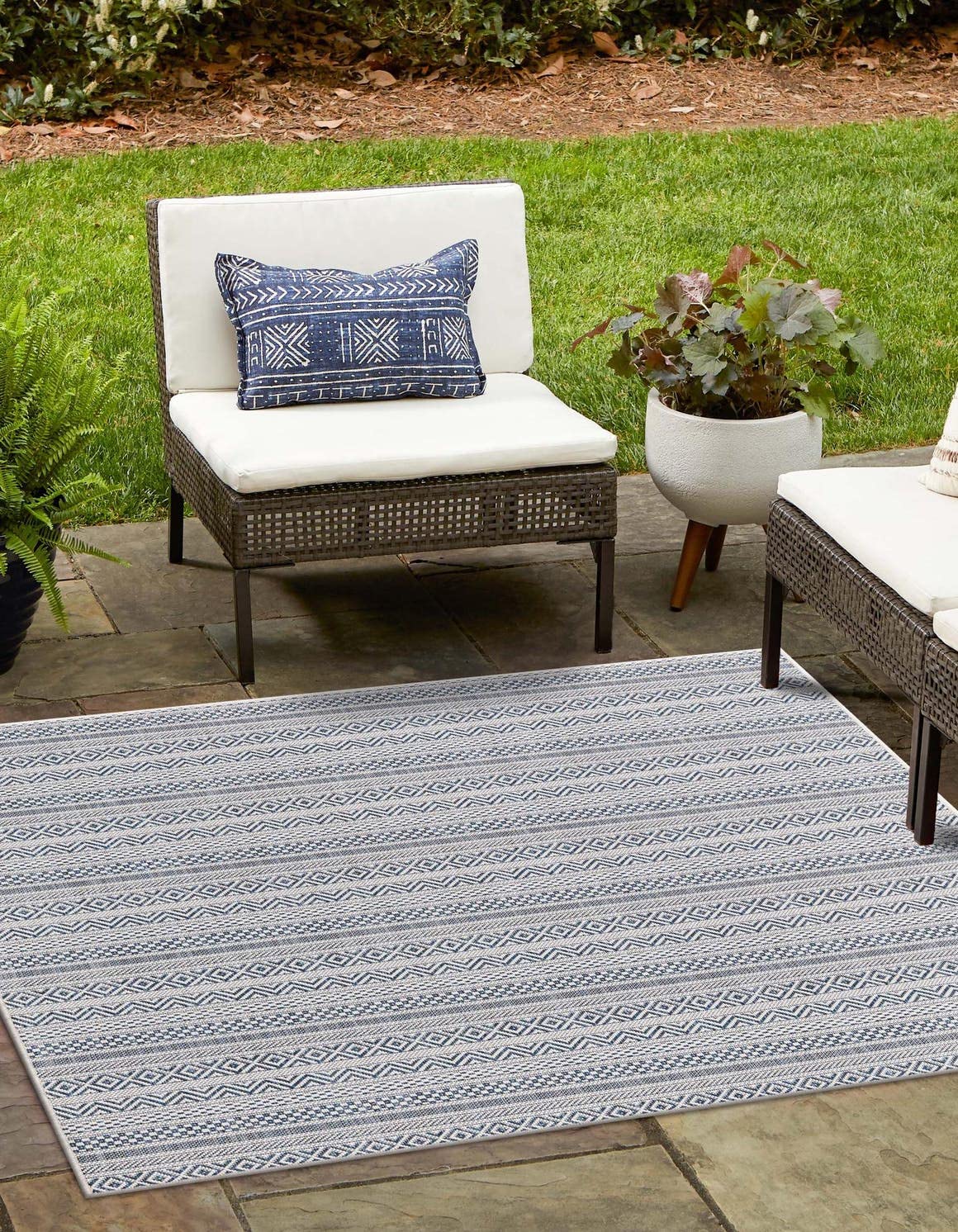 Unique Loom Outdoor Striped Collection Area Rug - Maia (5' 3" Square, Light Blue/Ivory)