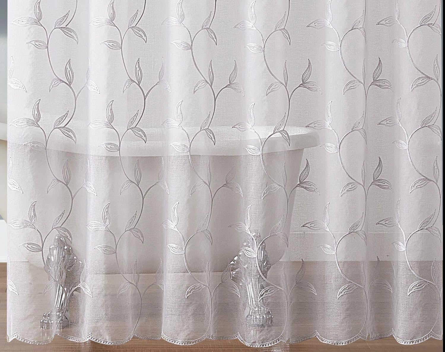 LinenZone 72 x 72 White Leaf Shower Curtain. (Maria SH 72x72 White)