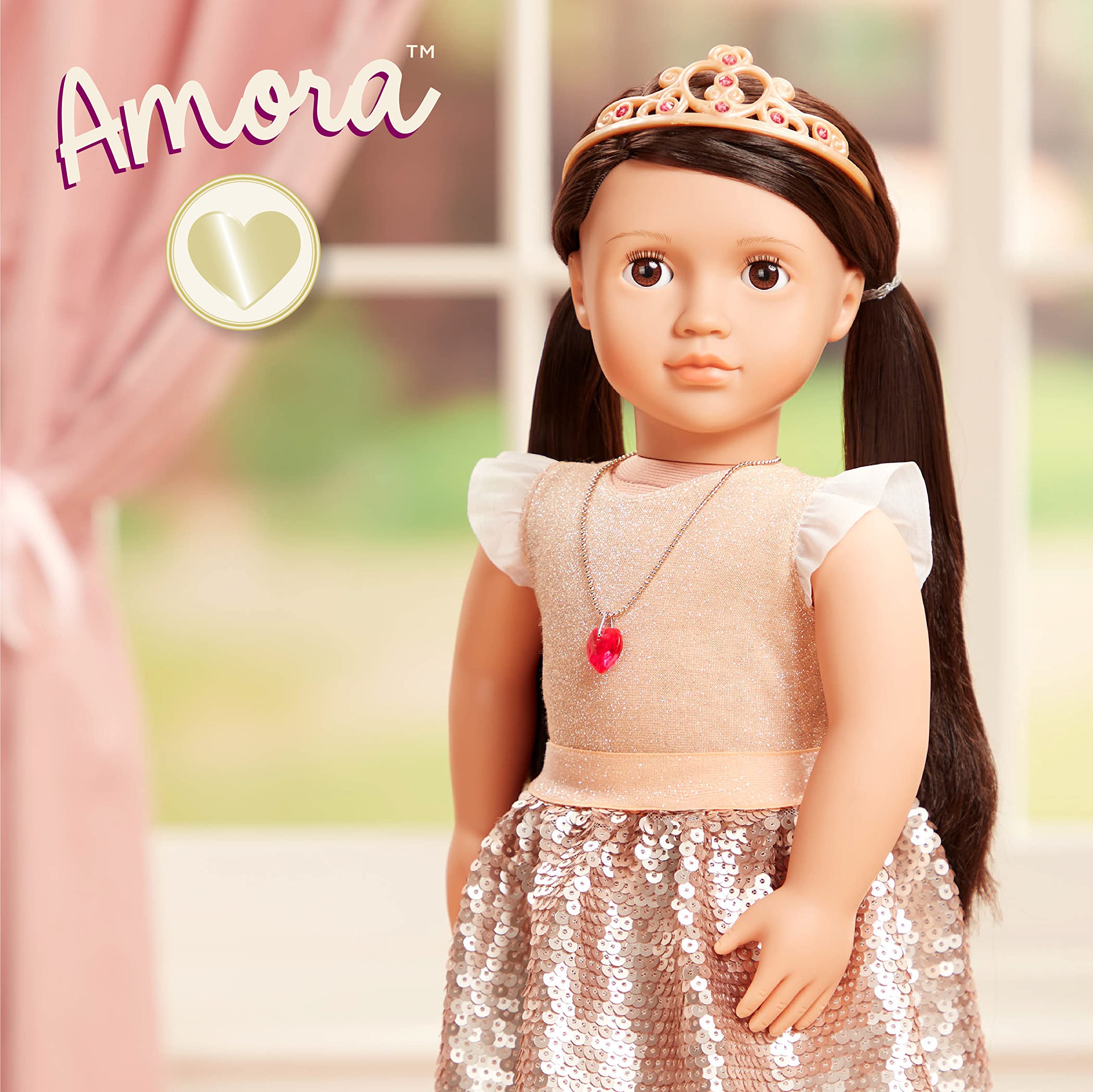 Our Generation Amora bambola di moda da 46 cm con 3 outfit a cuore | 19 pezzi con 3 outfit e accessori moda, capelli castani lisci da acconciare, occhi marroni che si aprono e si, 3+ anni