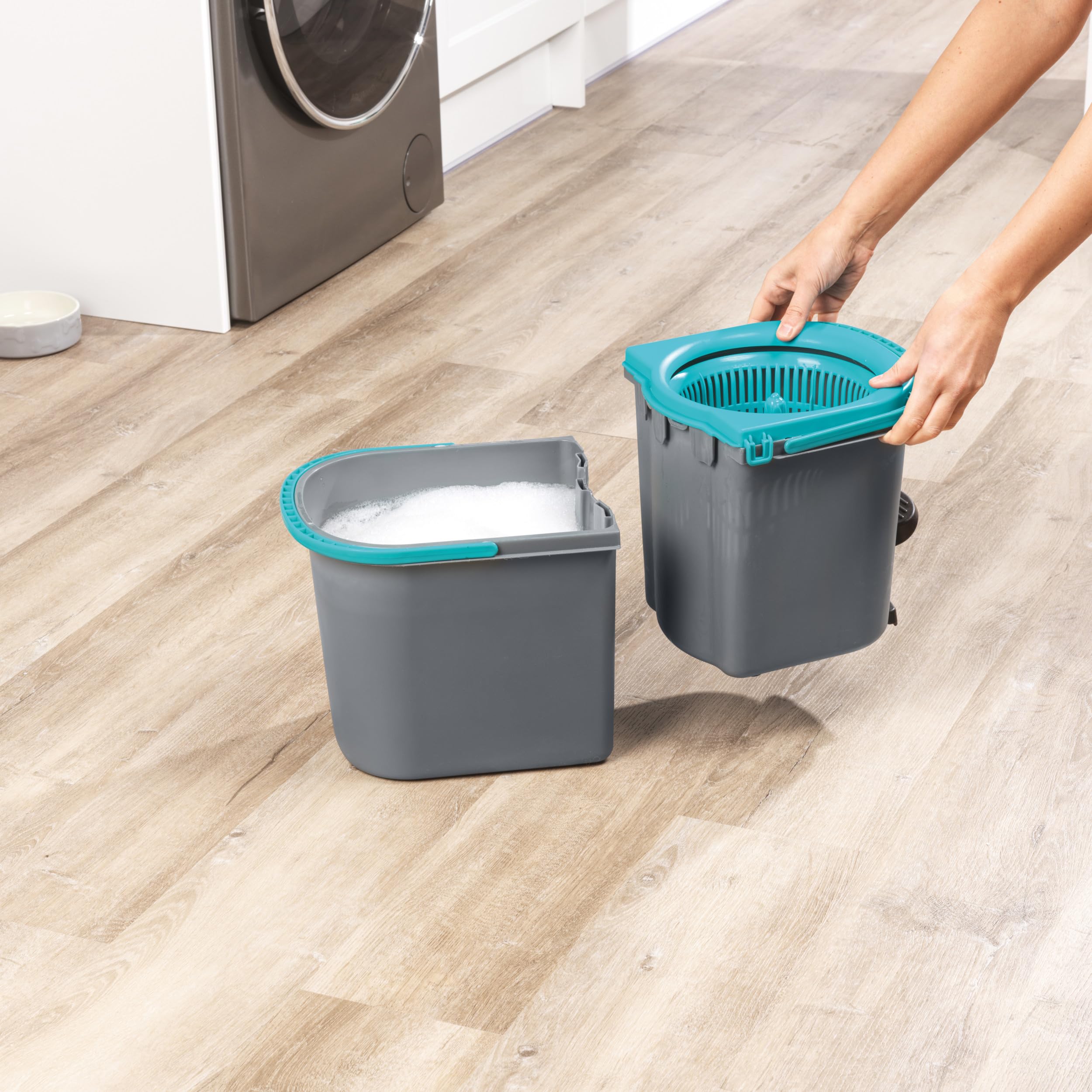 Beldray Antibac - Mopa giratoria con cubo, cubo de fregona de doble compartimento, agua limpia y sucia, 2 asas para una fácil maniobrabilidad, función de giro activada por pedal, cabezal de fregona de
