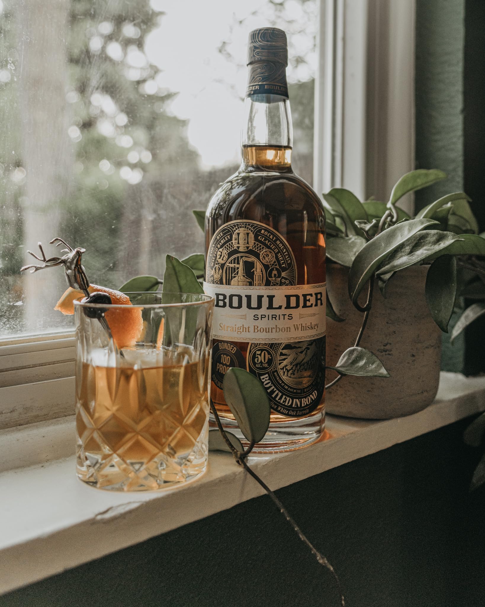 Boulder Spirits | Straight Bourbon Whisky | 700 ml | 42% Vol. | Unkonventioneller & sanfter Bourbon | Mit 44% gemälzter Gerste