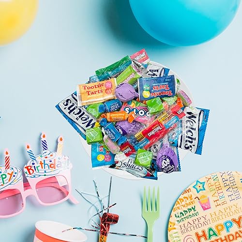 Miniatura 3 de Paquete variado de dulces para fiestas, caja de 8 libras, batido cremoso de leche TWIZZLERS, paletas y masticables de frutas