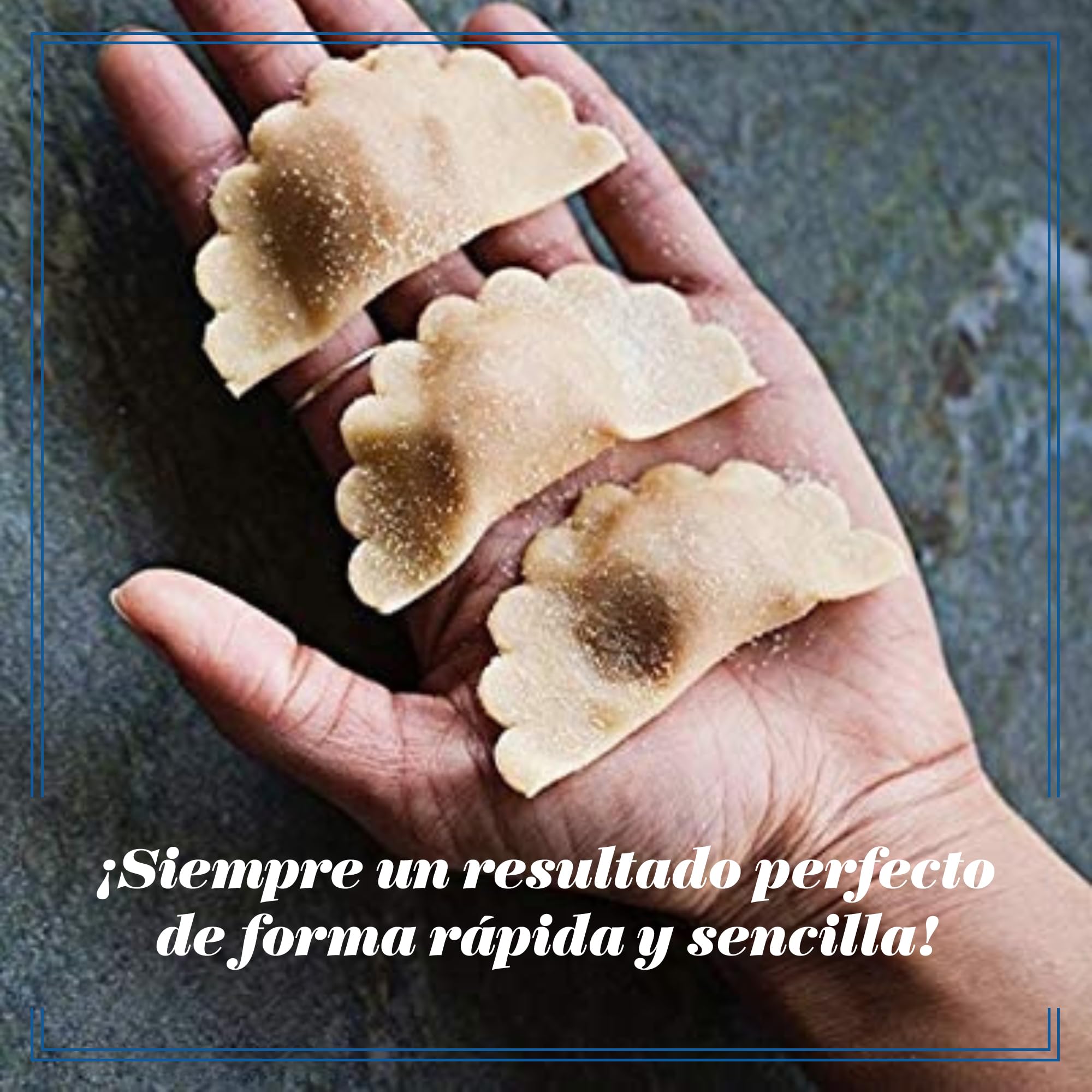 La Gondola Cortador de Raviolis Caseros - Forma Mezzaluna (Medialuna) 90 mm | Cortapastas de Latón y Madera | Cortador de Pasta Robusto y Fácil de Usar | Utensilios para Pasta Fresca Hechos en Italia