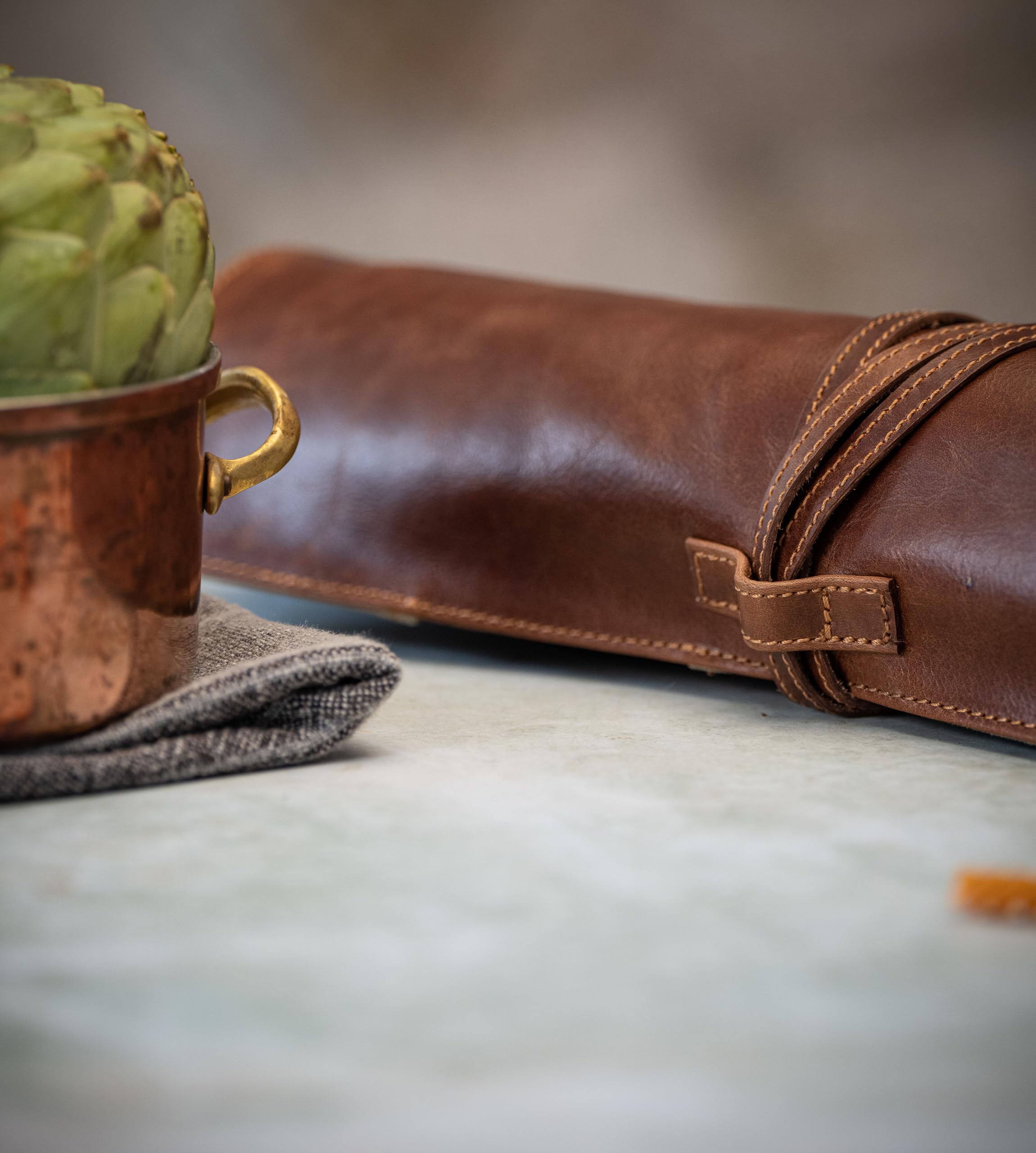 Angus Stoke Mallette à couteaux en cuir pour les cuisiniers | Rouleau de couteaux de cuisine premium grand | Housse de couteaux pour couteaux de cuisine avec compartiment supplémentaire et fermeture