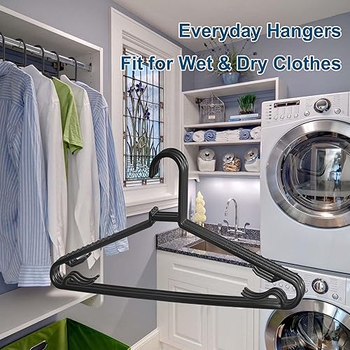 Miniatura 6 de Byomostor Paquete de 50 perchas de plástico color negro, ligeras y duraderas en forma de G, tamaño estándar, antideslizantes, perchas para ropa de