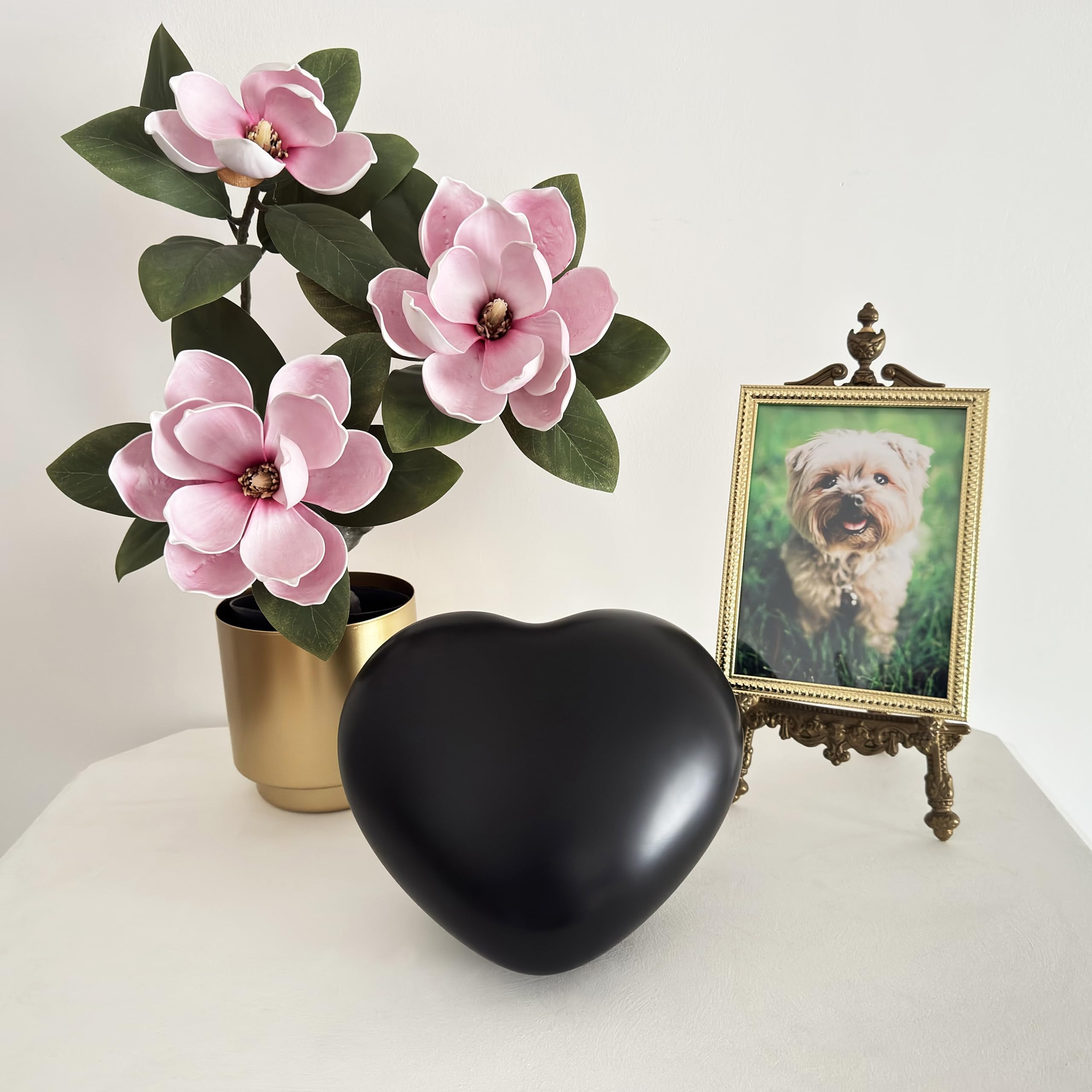Urna grande para mascotas en forma de corazón para cenizas de hasta 44 libras y 20 kg, elegante urna de cremación con soporte de exhibición, recuerdo conmemorativo para perros y gatos, negro