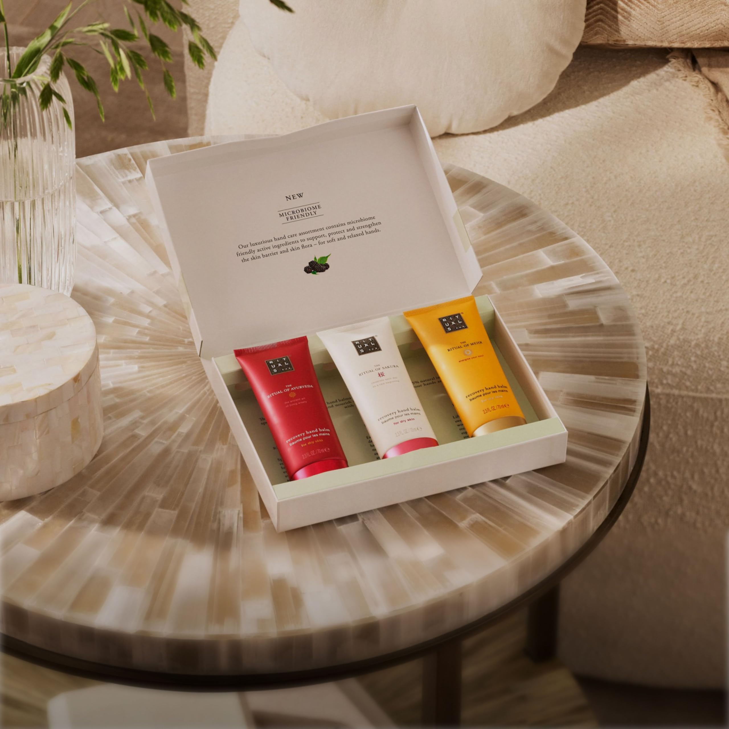 RITUALS Hand Balm Trio The Rituals of Sakura, Mehr & Ayurveda – Geschenkset mit 3 Handcremes – Handcreme Set mit 97% Inhaltsstoffen natürlichen Ursprungs – 3 x 70 ml