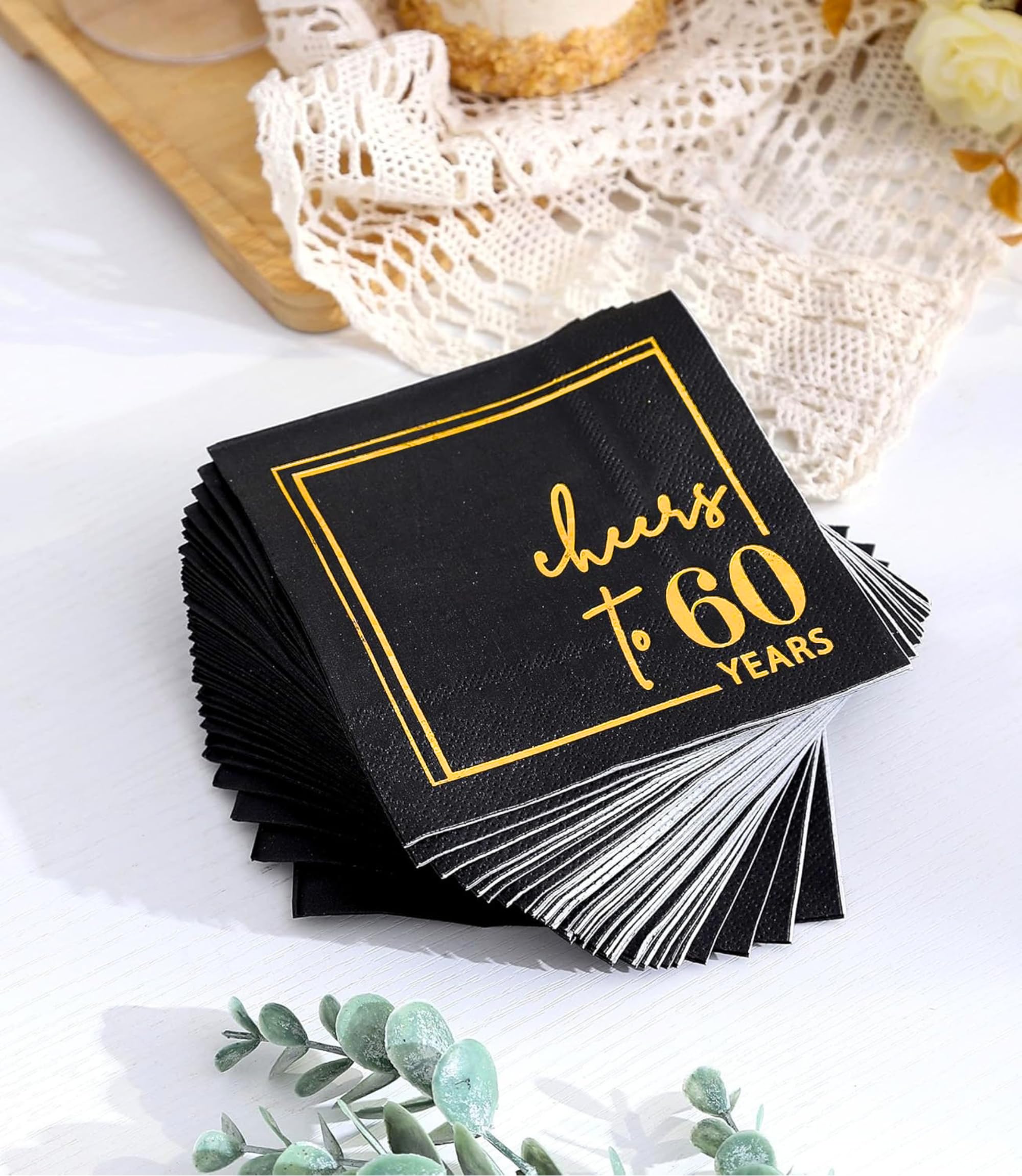 Servilletas de cóctel Cheers to Years - Paquete de 50 servilletas de cumpleaños de 3 capas de 5 x 5 pulgadas, servilletas desechables para fiestas, servilletas de papel para bebidas o decoraciones de