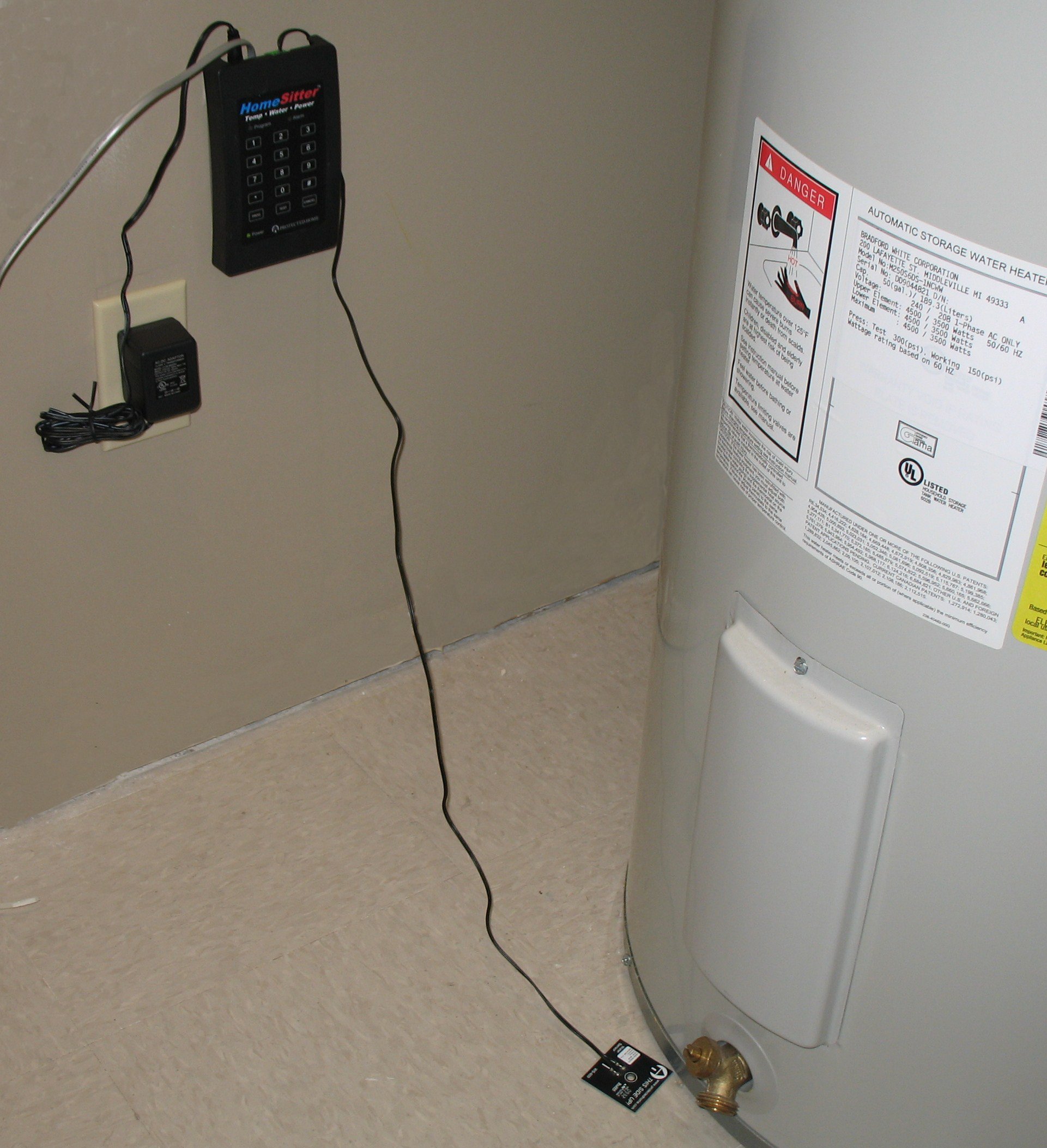 FreezeAlarm Homesitter Temperatura, woda, alarm zasilania HS-700 z wiadomością głosową na maksymalnie 3 numery telefonów/brak opłat za monitorowanie Control Products