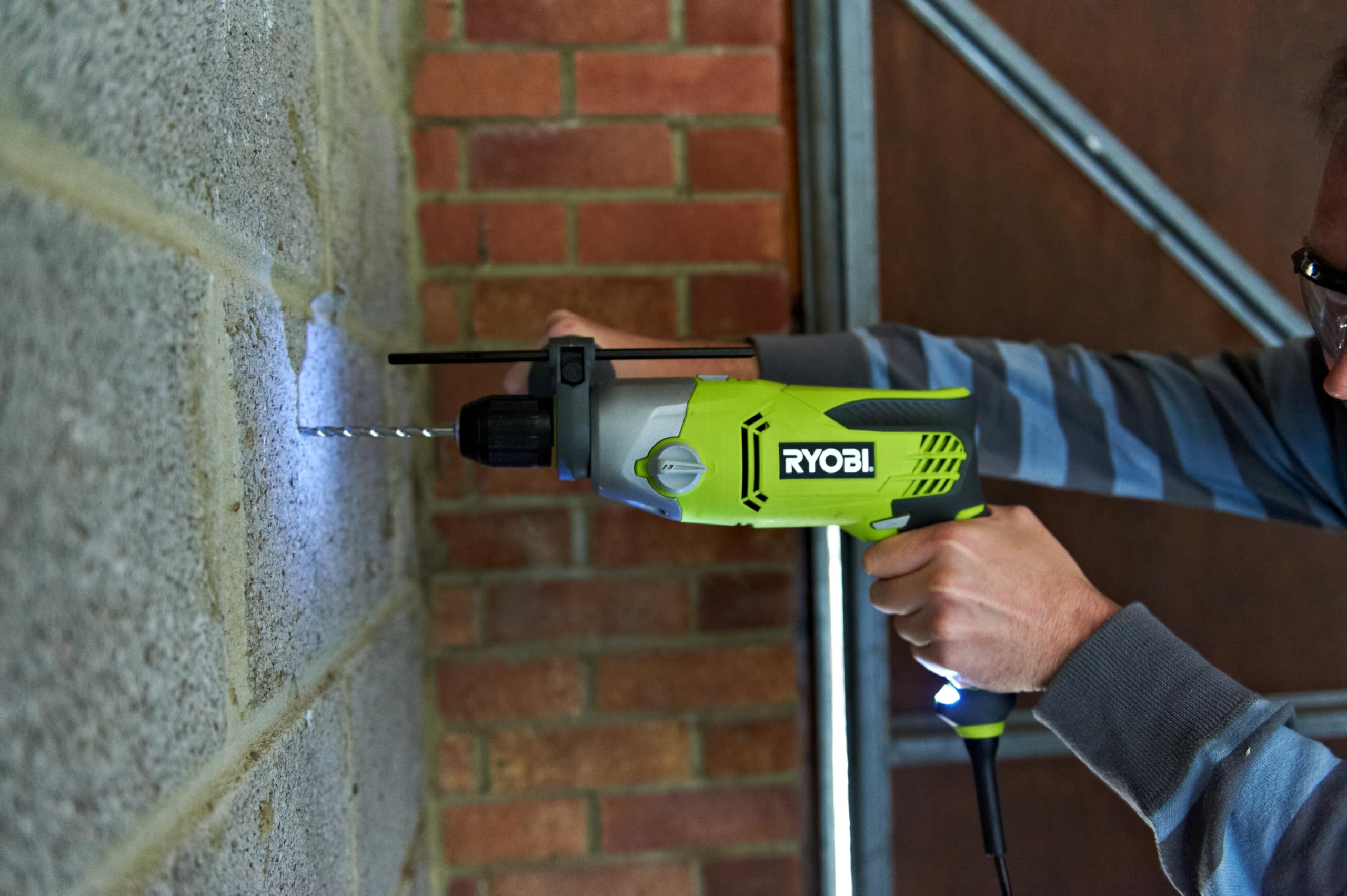 Ryobi Trapano a Percussione Elettrico 1200W, Mandrino Autoserrante 13 mm, 2 Velocità, Reversibile, per Legno Metallo e Muratura, Impugnatura Ausiliaria, Luce LED, Asta di Profondità, RPD1200-K
