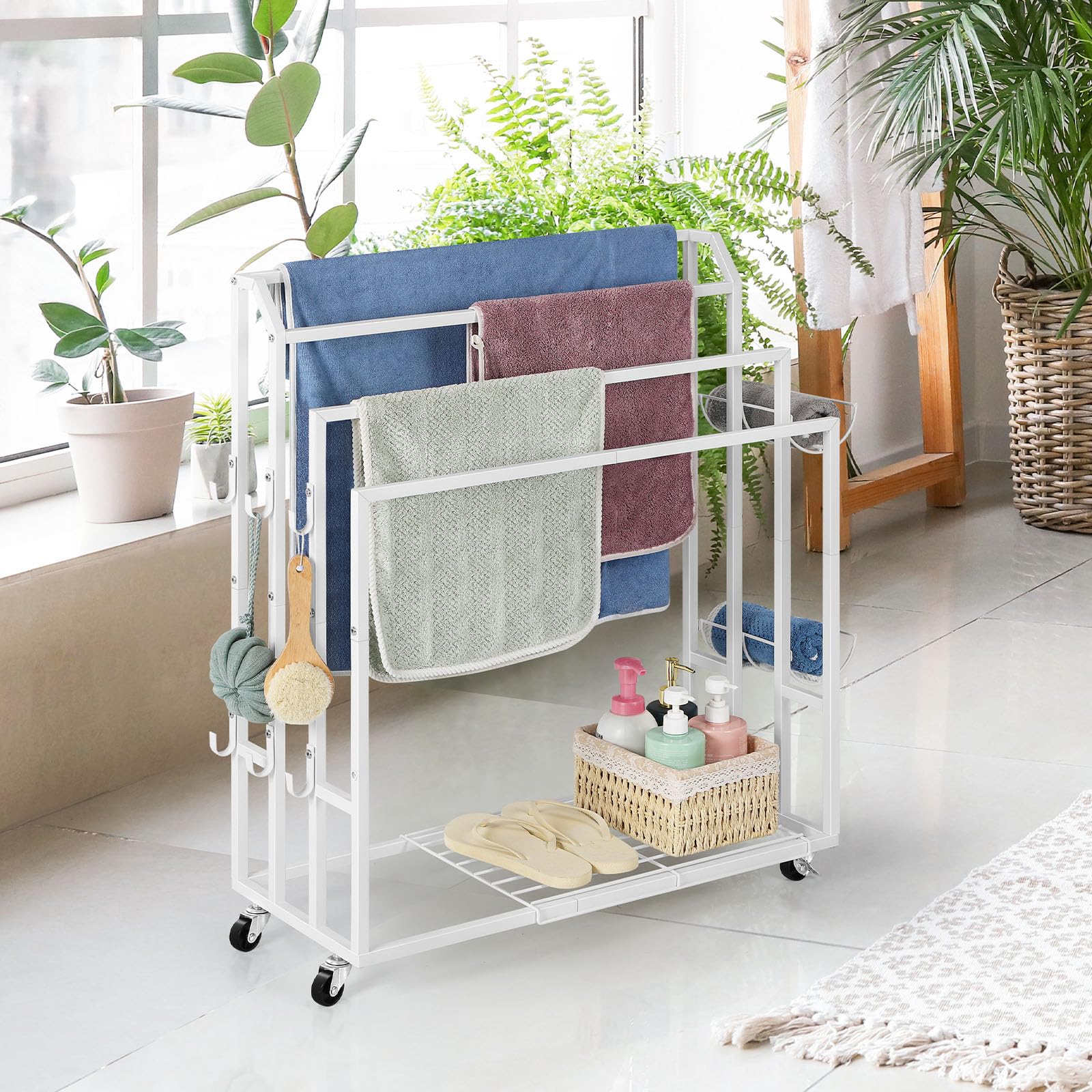 smusei Porte Serviette sur Pied à 4 Niveaux Porte Serviette Salle de Bain sur Pied avec Crochets Latéraux et Tablettes Porte-Serviettes de Salle de Bain pour Salles Bain Chambres Balcon (Blanc)