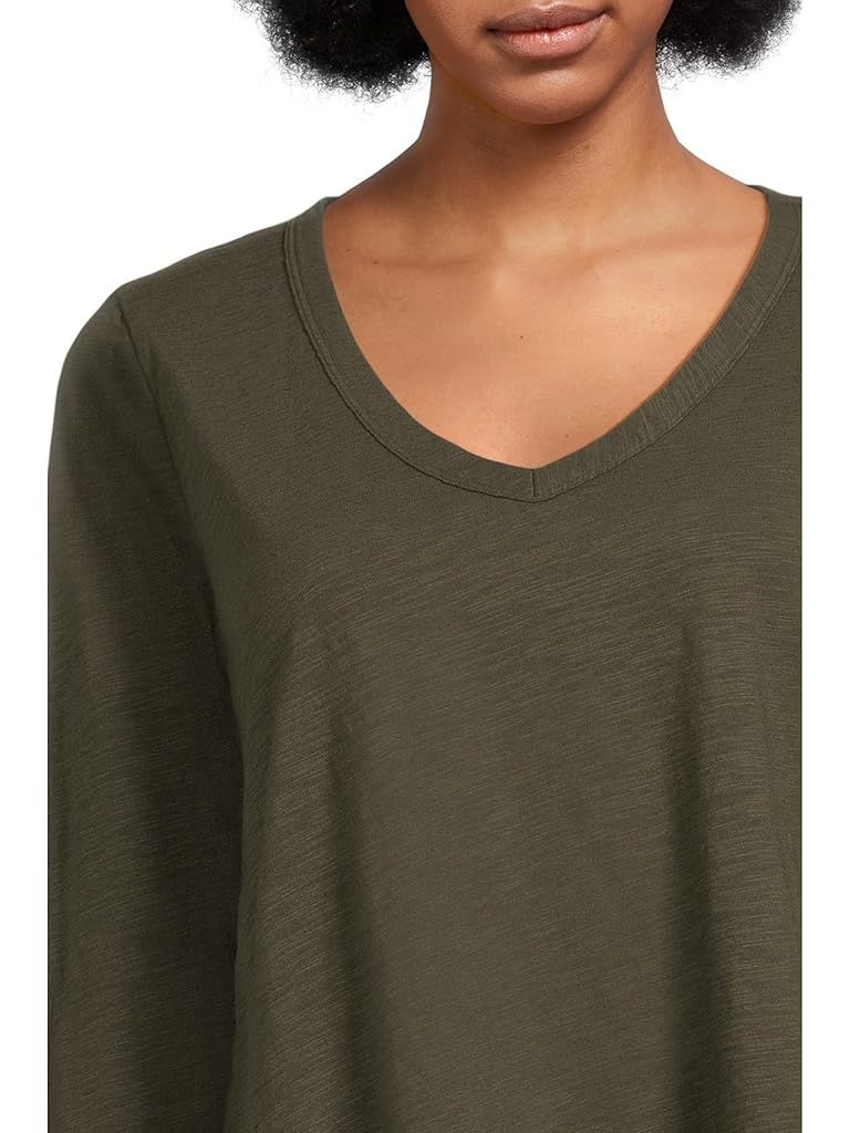 Green Mod-o-doc 3/4 Sleeve V-Neck Tee with Curved Hem