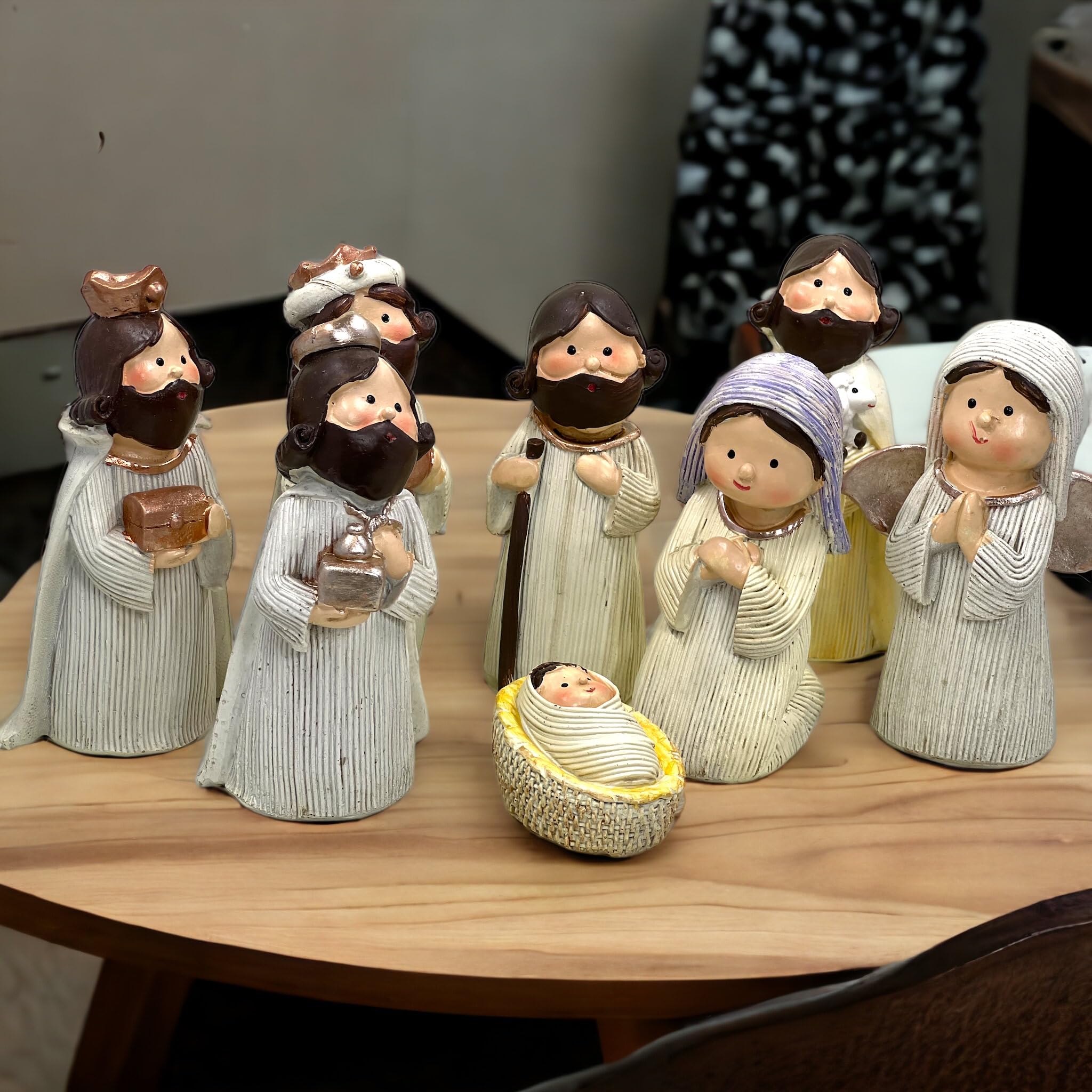 MIJOMA Magnifiques figurines de crèche pour crèche de Noël - Figurines en pierre artificielle peintes à la main - Décoration de Noël parfaite dans différents ensembles et styles au choix (8 pièces