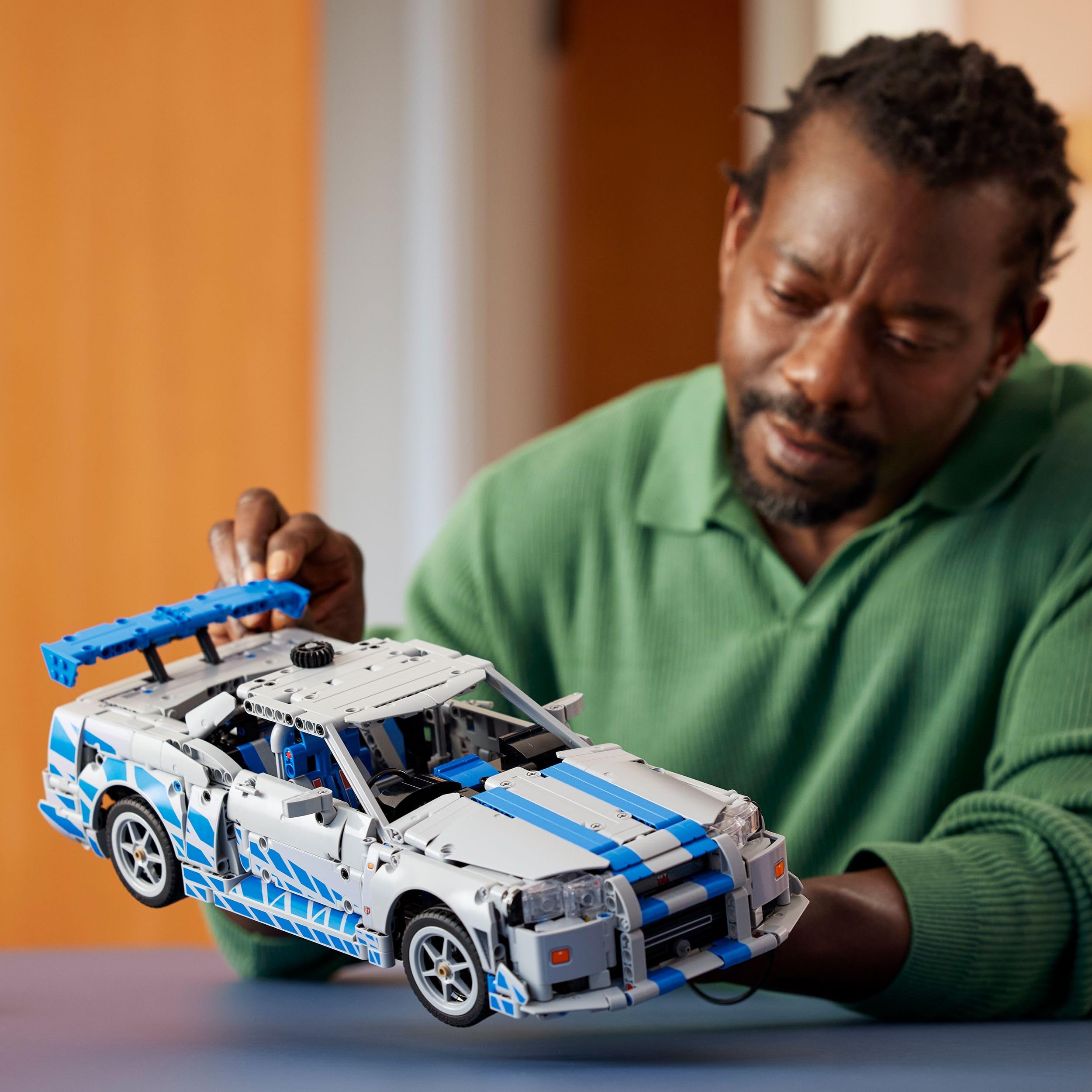 LEGO Technic Auto Nissan Skyline GT-R (R34) 2 Fast 2 Furious - Modellino da Costruire per Adulti con Funzione di Derapata, Sterzo, Sospensioni e un Motore a 6 Cilindri - Regalo da Collezione - 42210