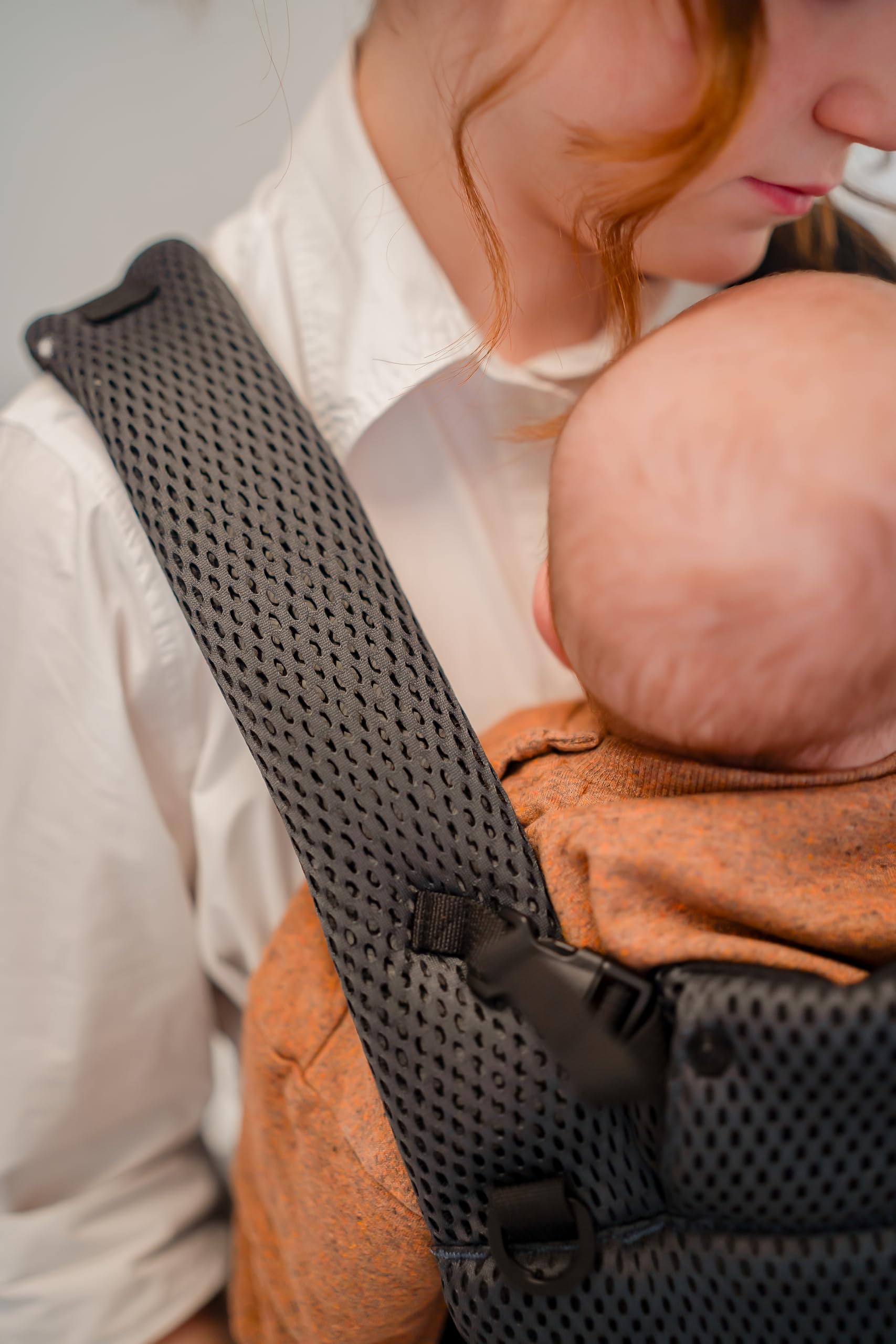 Dooky Urban Comfort - Portabebés ergonómico (apto desde el nacimiento 0-3 años y 3,5-15 kg, material transpirable, tres opciones de transporte diferentes), color negro