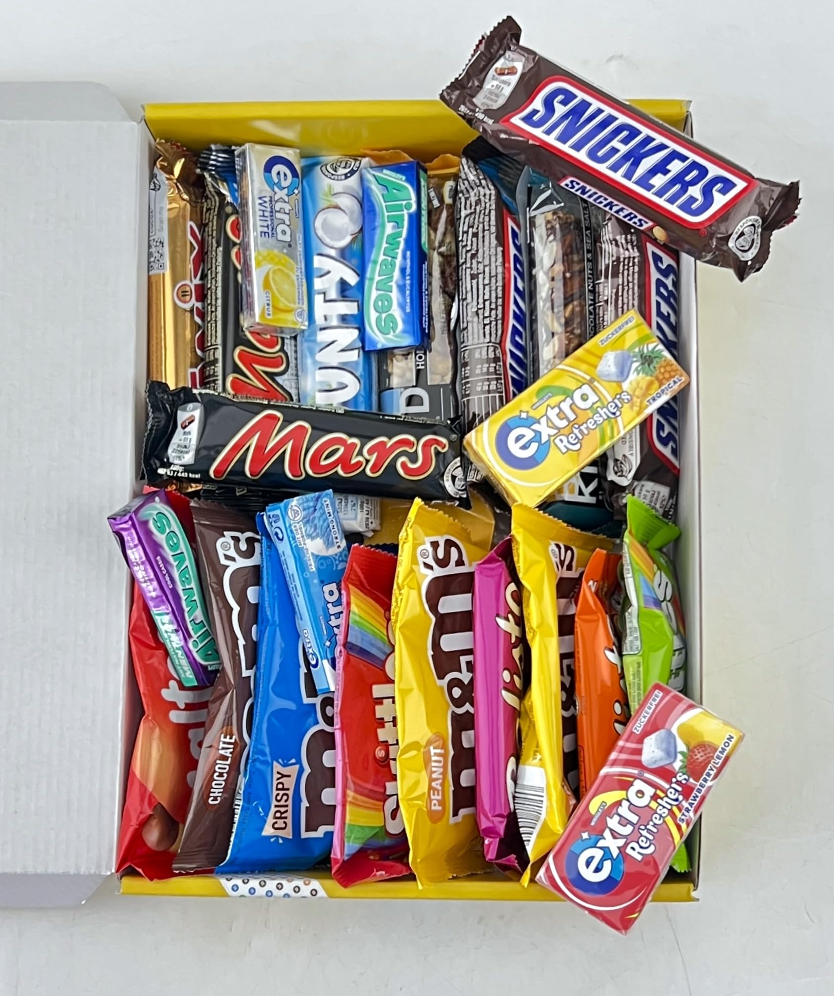 Süßigkeiten Box XXL "Herzlichen Glückwunsch" mit 24 Snacks I Mars I Snickers I Twix I Bounty I Airwaves I EXTRA I BE-KIND I M&M's uvm. I Schokolade I Kaugummi I Riegel I Geschenkidee