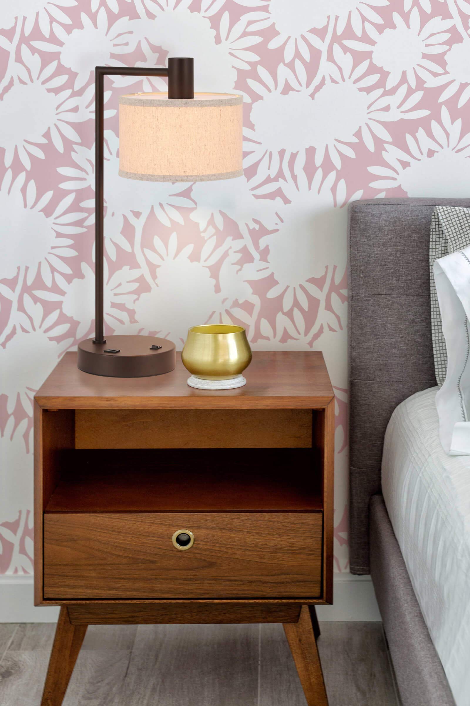 XiNBEi Lighting Table Lamp USB Desk Lamp with Fabric Shade, Modern Bedside Iron Lamp Dark Bronze Finish for Bedroom Living Room & Office XB-TL1230-DB