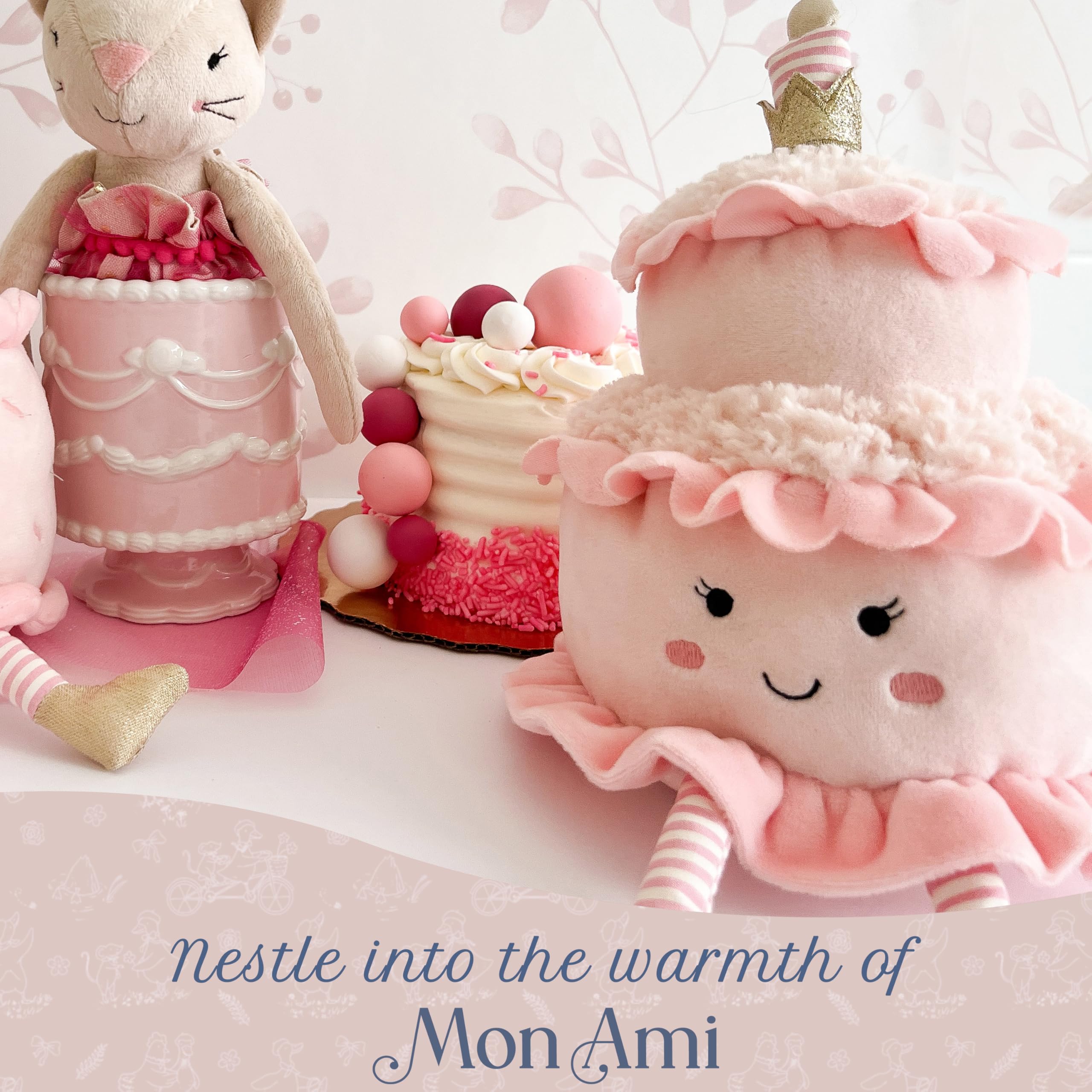 MON AMI Peluche de pastel de pañales – Animal de peluche dulce postre de 22,9 cm – Adorable pastel de cumpleaños de dos niveles con vela y piernas a rayas | Linda peluche decorativo y regalo para
