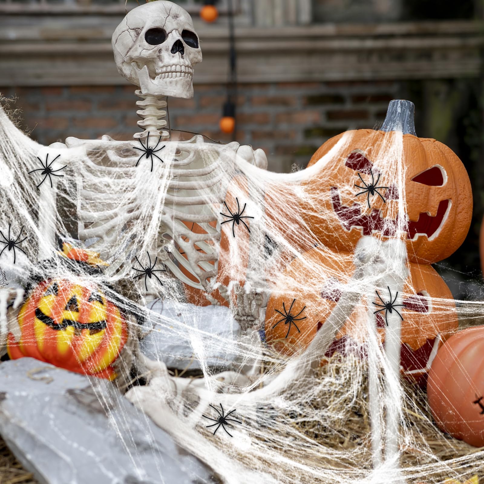 Dekoracyjna Pajęczyna na Halloween, 300 g, Biała, Do Użytku Wewnątrz i Na Zewnątrz, z 50 Czarnymi Pająkami z Horroru, 1500 m², Straszna Dekoracja