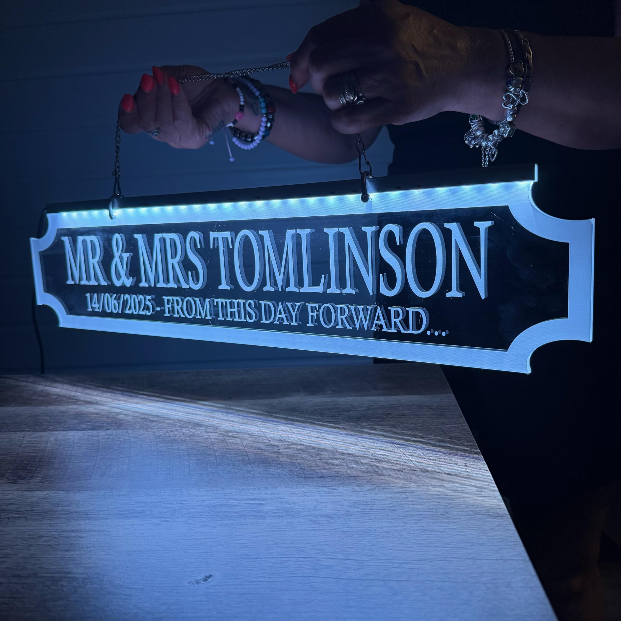 Personalised LED Hanging Sign – Custom Name, Date & Message – Wedding Gift Light Up Acrylic Plaque for Couples, Weddings, Anniversaries, Gifts – USB Powered