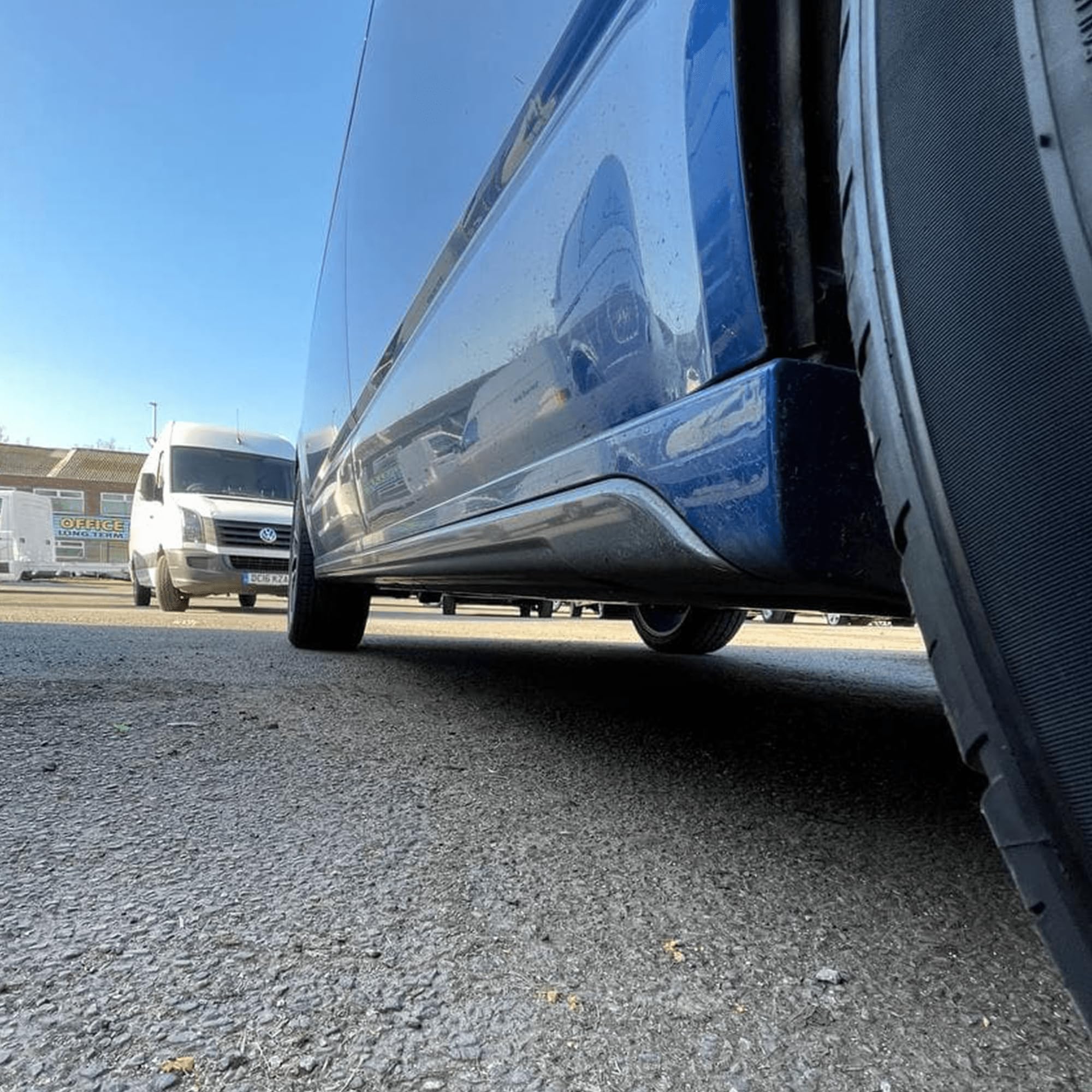 VAN-X Kompatybilny z VW T6.1 SWB Side Skirts Reflex Silver Plastic