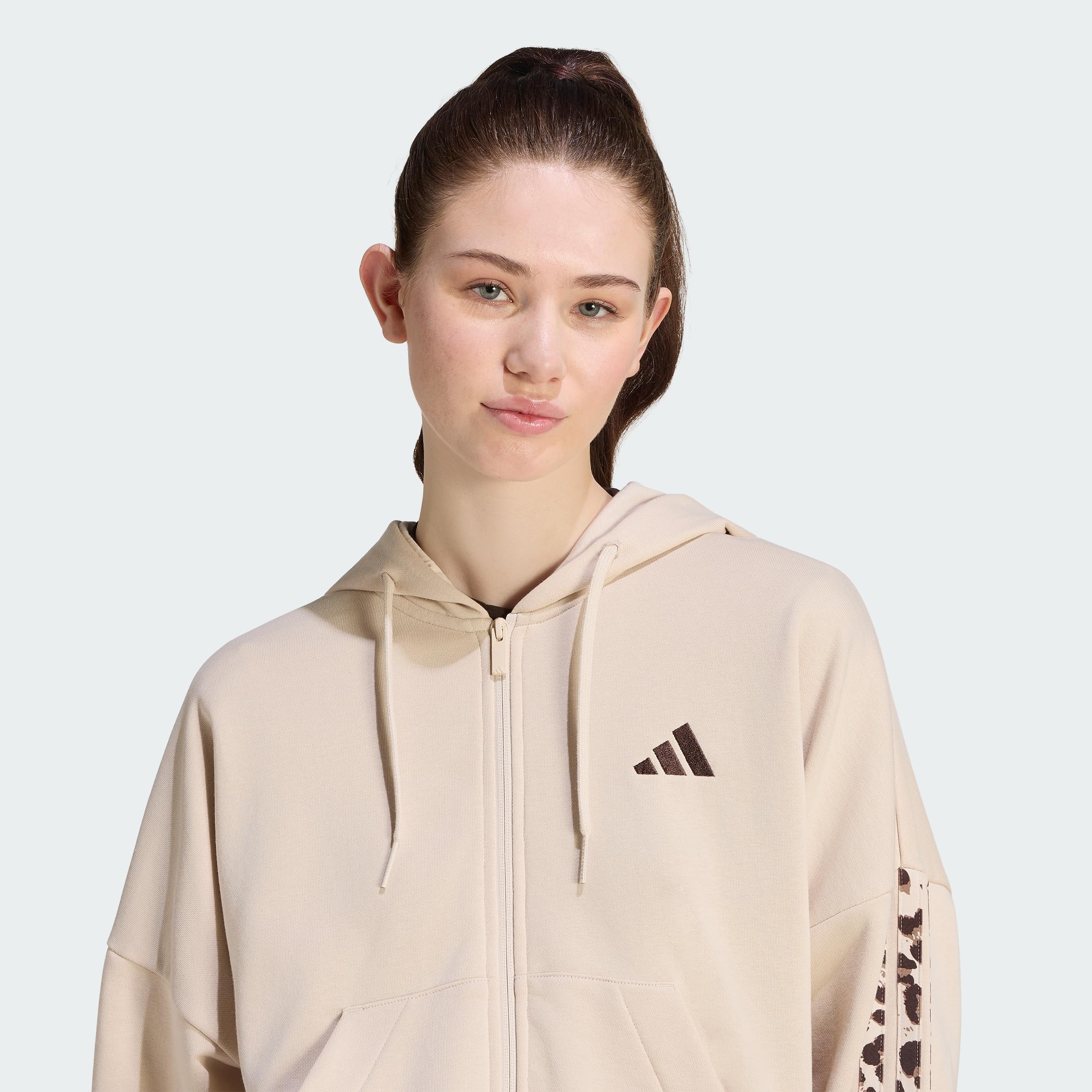 adidas Women's Seasonal Essentials 3-Streifen Kapuzenjacke, Animalprint
