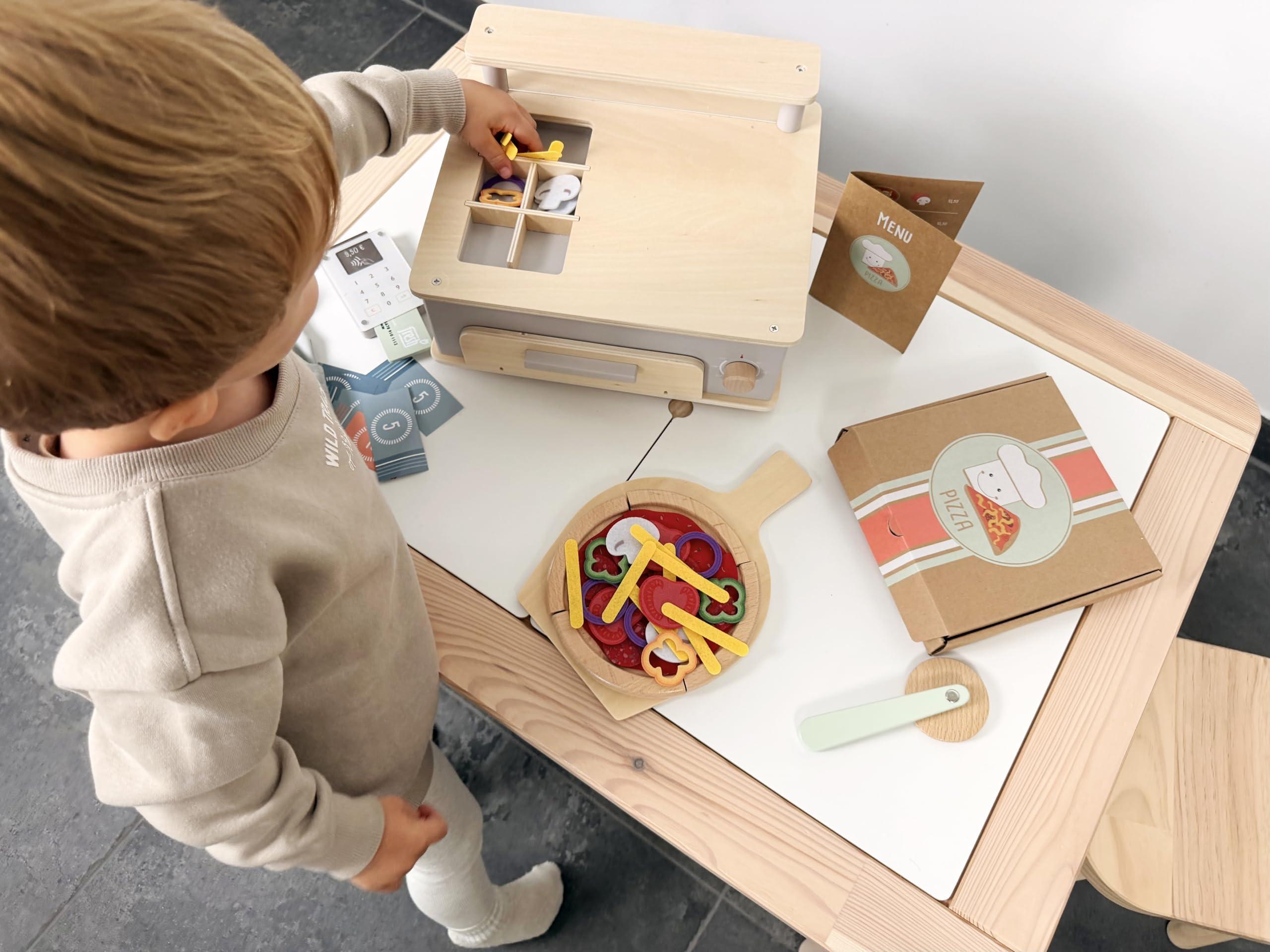 small Foot Pizzeria-Set aus Holz, multifunktionaler Pizzaofen mit umfangreichem Zubehör, hochwertiges Rollenspielset, für Kinder ab 3 Jahren, 12696, Holzfarben