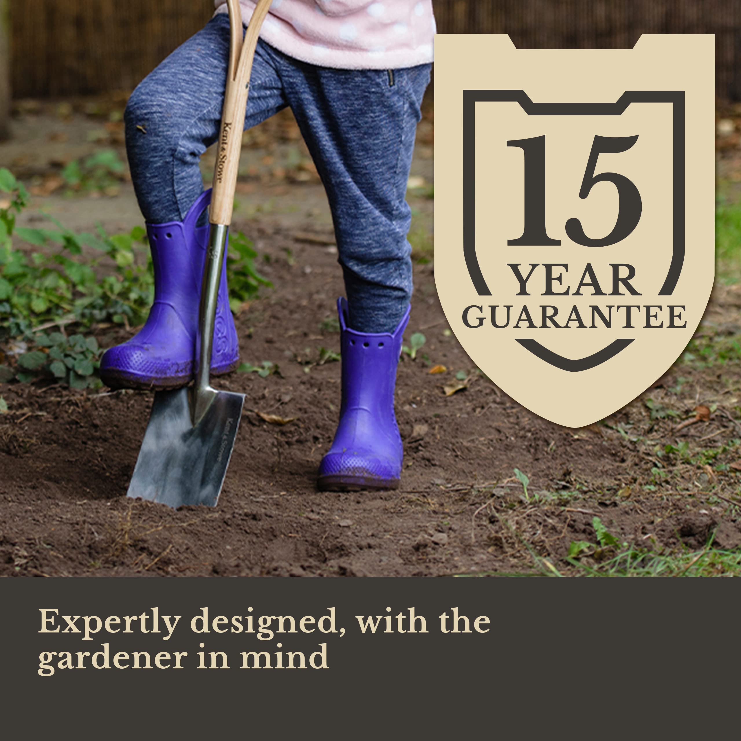 Kent & Stowe Kid's Stainless Steel Graben Spaten, Kompakter und Leichter Gartenspaten, Entwickelt für wachsende Gärtner, Ganzjährig Gartengeräte aus Edelstahl und Eschenholz