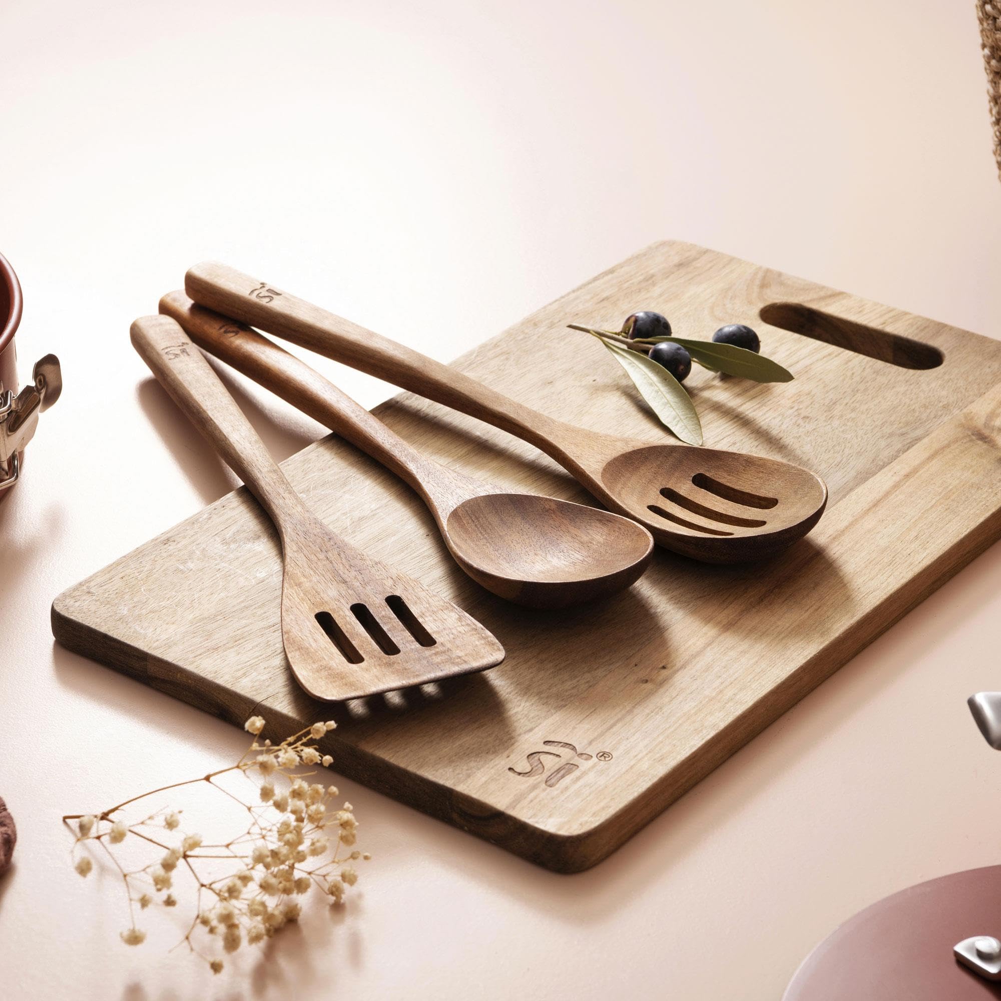 San Ignacio AGROS Pack cocina 4 Pzs - Plancha asador 34x26cm, Sartén Ø30cm, Grill cuadrado 24cm y Set 3 Utensilios de madera de acacia