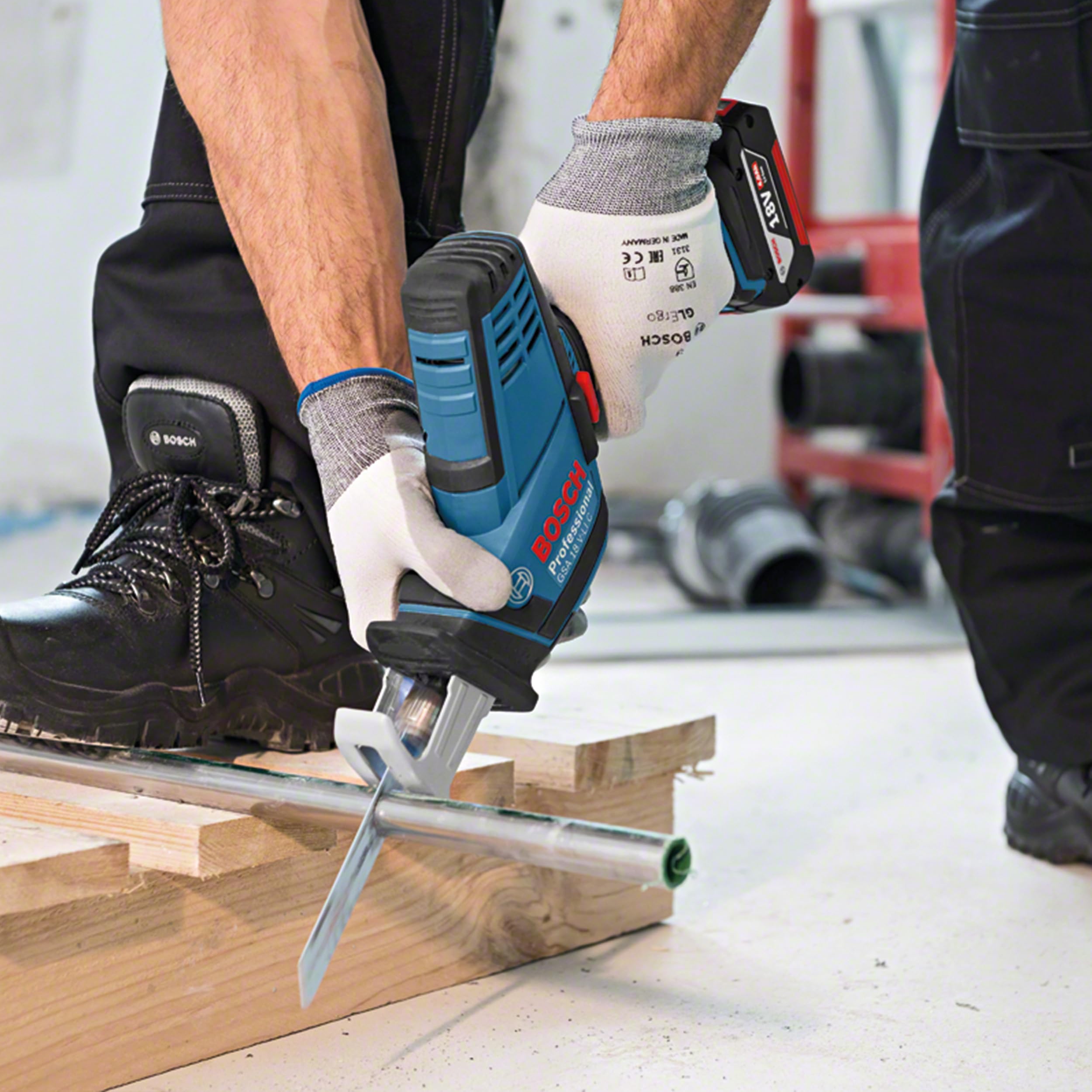 Bosch Professional 18V System Akku Säbelsäge GSA 18 V-LI (inkl. 2x Säbelsägeblatt (Holz/Metall), L-BOXX, ohne Akku/Ladegerät)