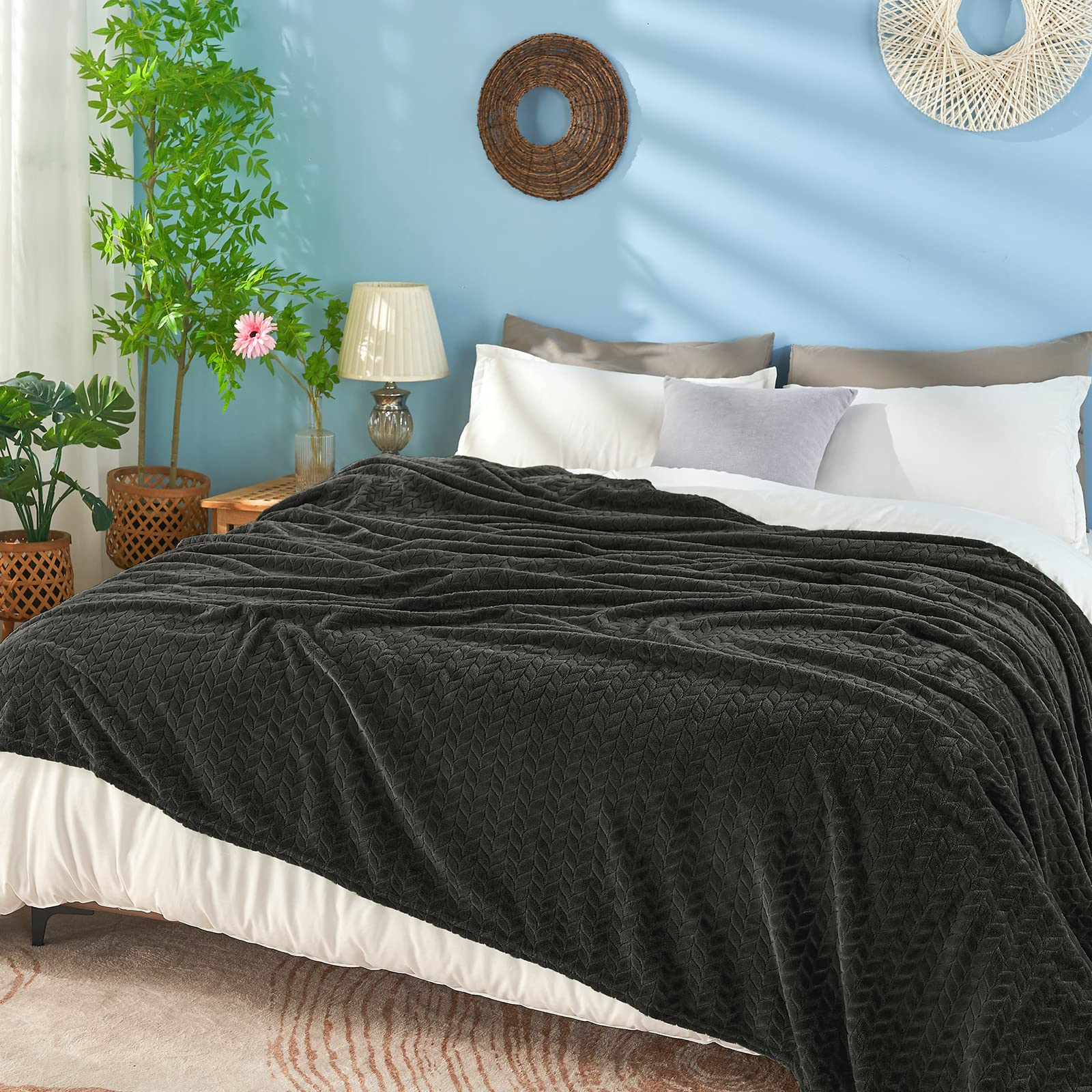 Amazon.com: inhand Black Fleece Twin Blanket, Super Soft Flannel