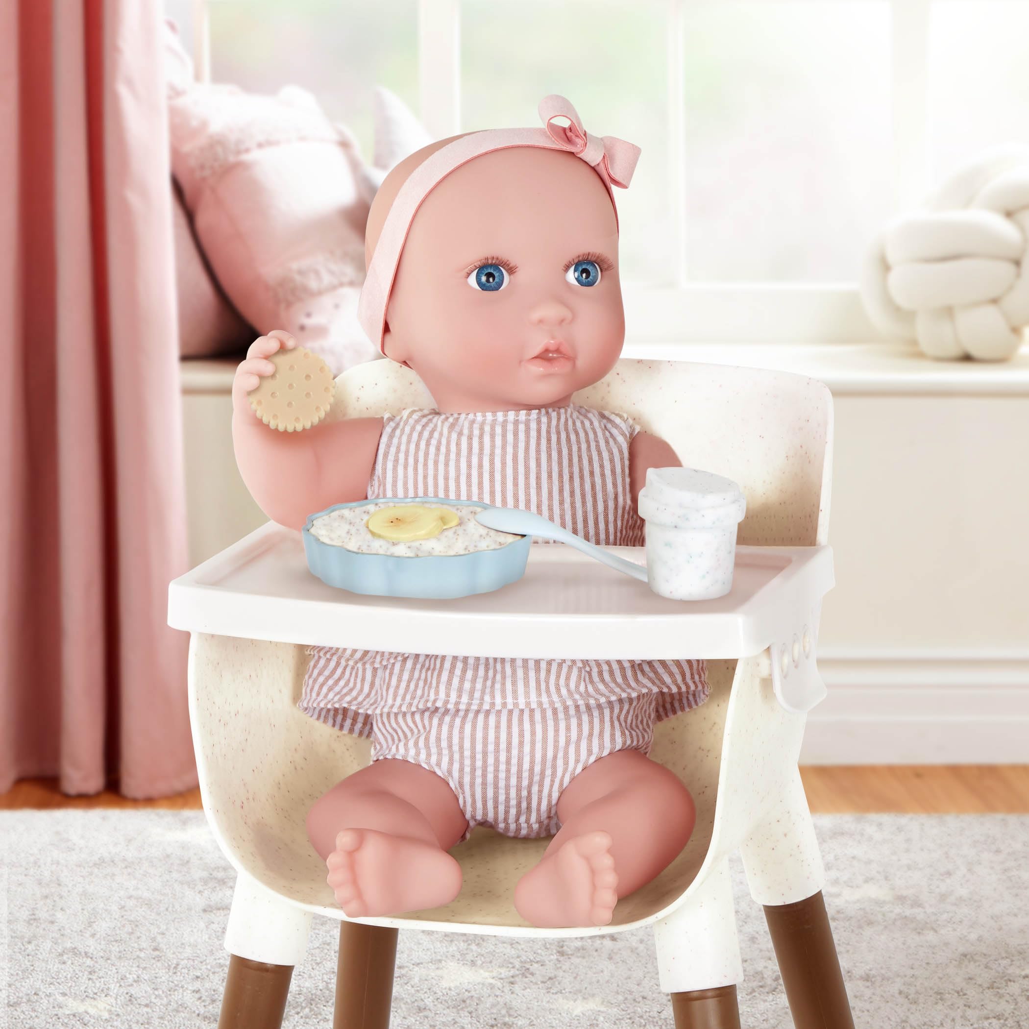 LullaBaby LBY7679C1Z wysokie krzesełko dla lalek, 36 cm, wysokie krzesełko i akcesoria – śliniaczek, jedzenie, łyżka, kubek, ściereczka do plucia – akcesoria dla lalek dla niemowląt – zabawka dla