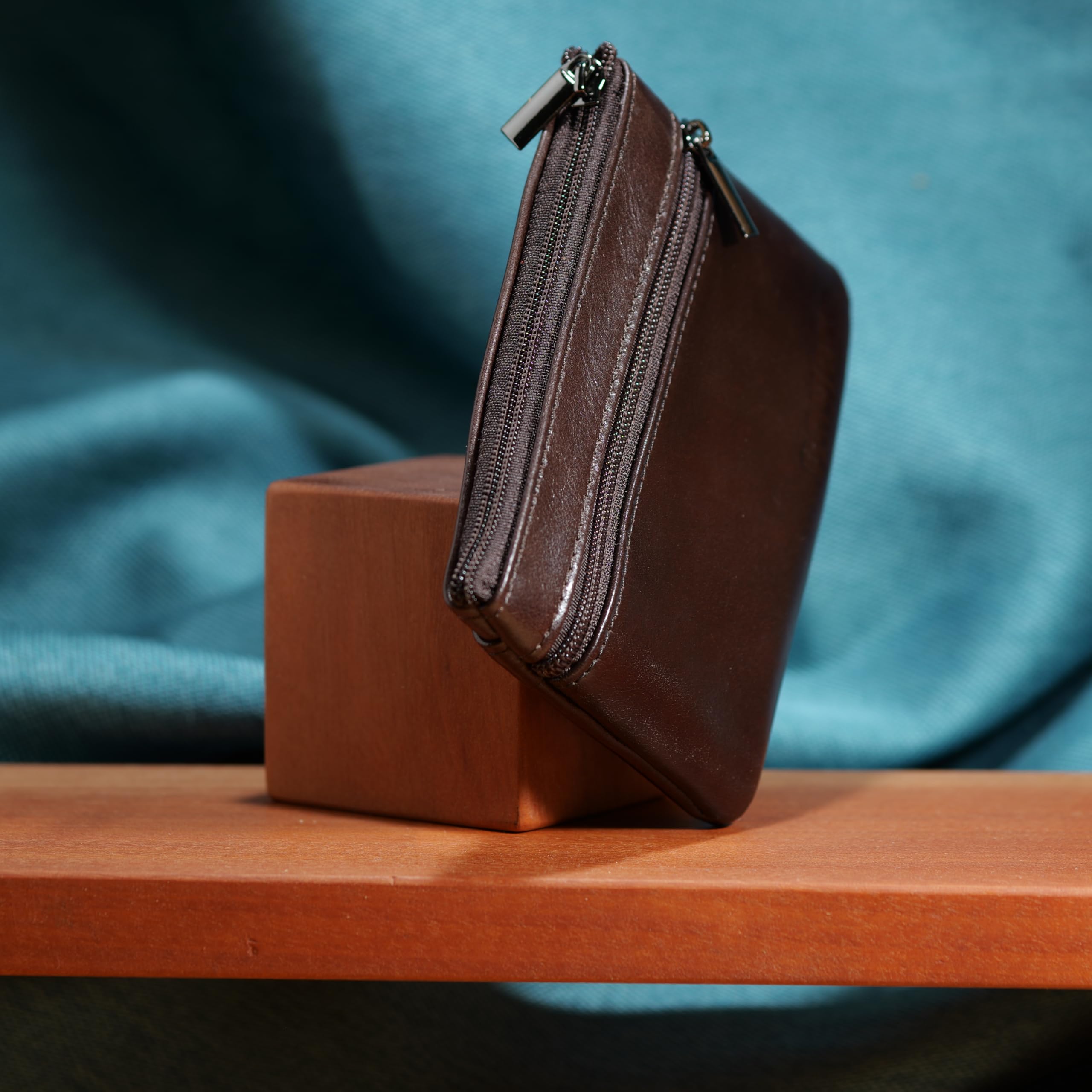 BAWAKO Portamonete in vera pelle, tre scomparti, chiusura con cerniera, adatto per carte e monete, con portachiavi mini portafoglio, universale(Marrone)