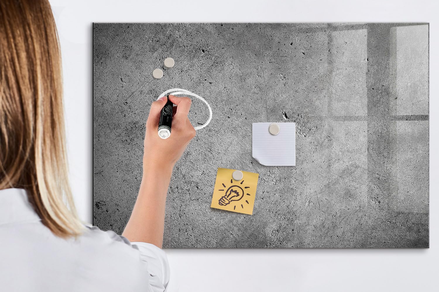 Dekorative Glas-Magnettafel | Komplettset mit Neodym-Magneten, Marker & Schwamm | Hochwertiges Sicherheitsglas | Perfekt für Notizen & Terminübersicht- 90x60 - Industriewand