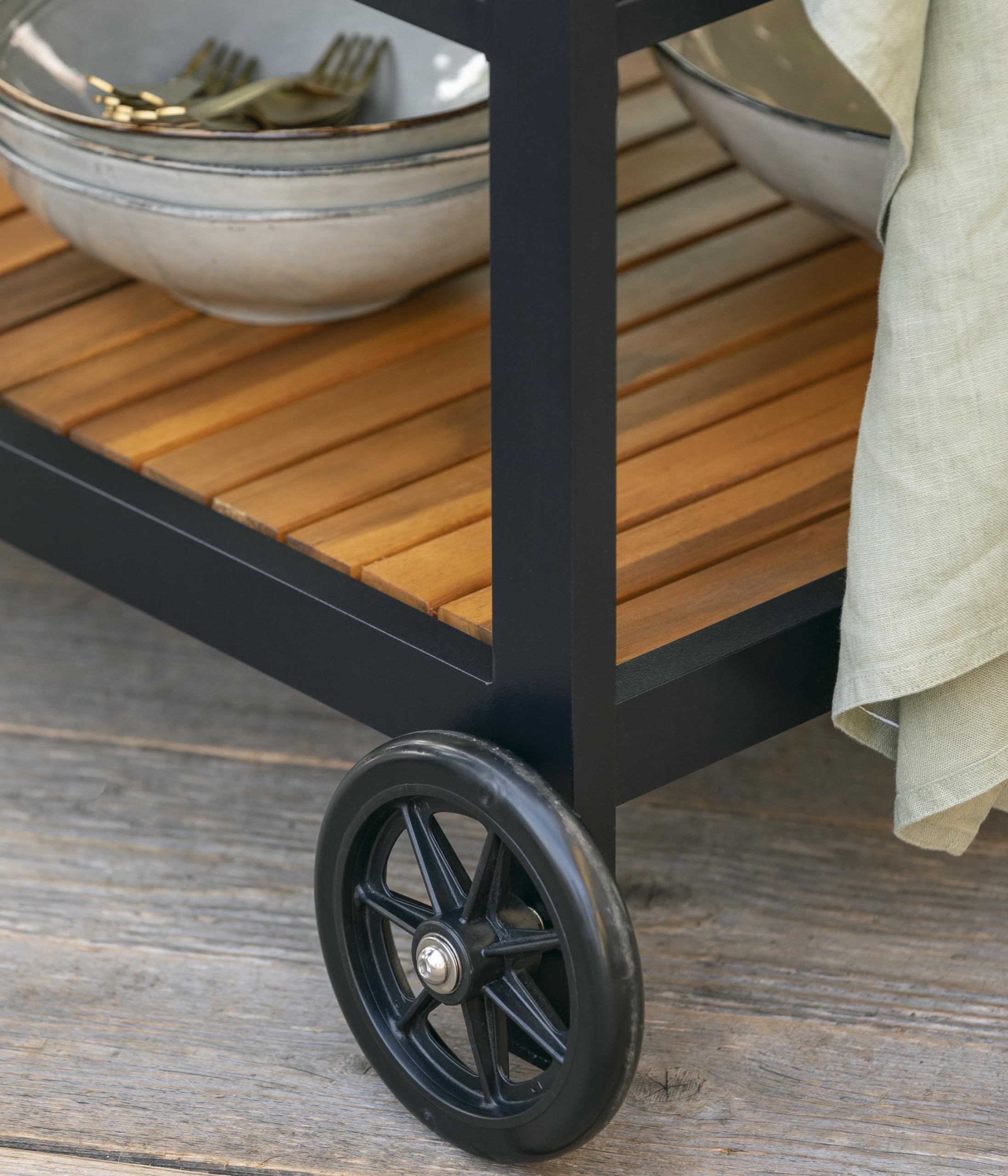 Dehner Servierwagen Liverpool, rollbar, mit Gläserhalterung, 150 x 82 x 52 cm, Aluminium/FSC®-zertifiziertes Akazienholz, schwarz/Natur
