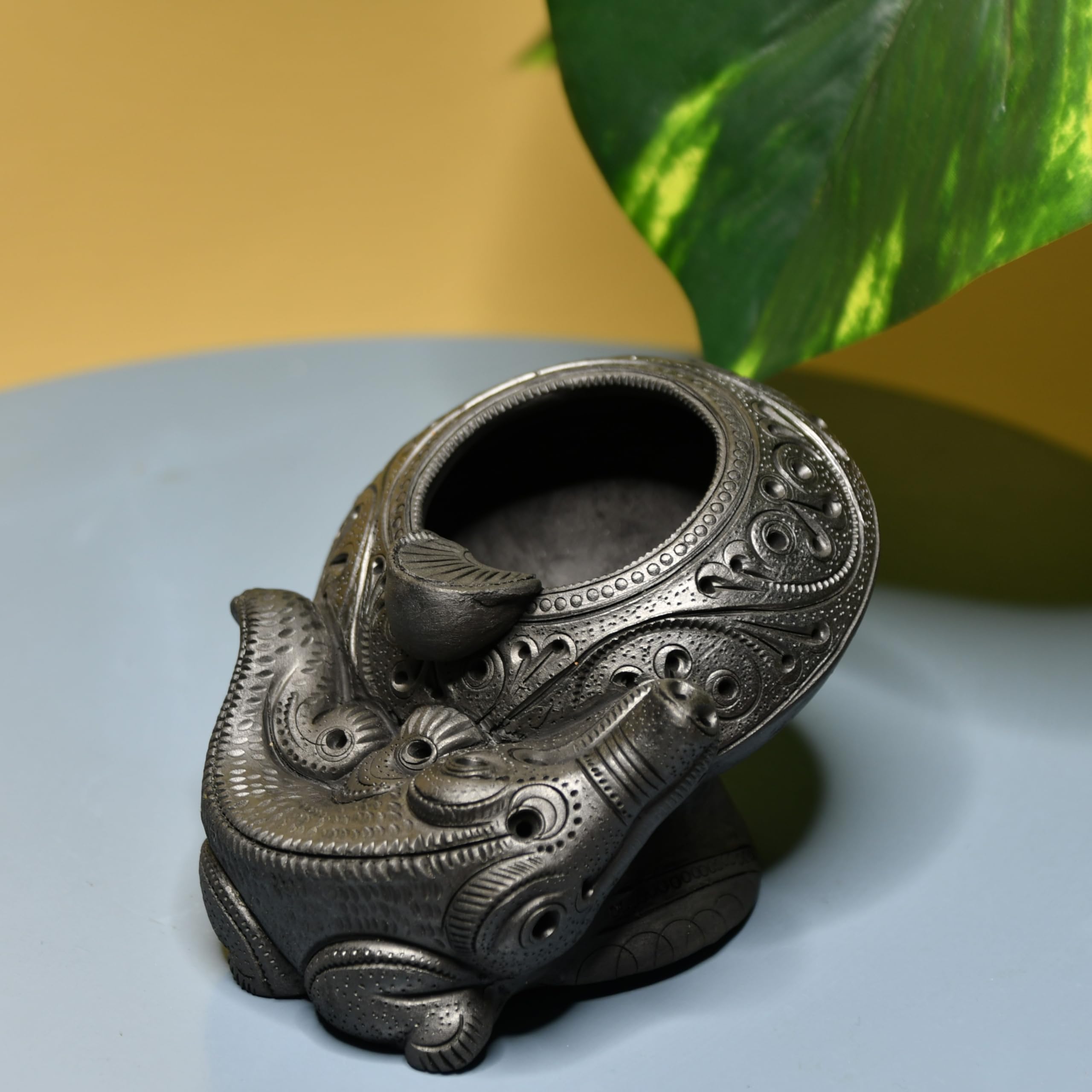 SOWPEACE Handcrafted Black terracotta abstract ashtrey ?Dual-Fired Terracotta Crocodile Ashtray Sculpture? Double Baked Clay showpiece, Premium Artisan Made Tabletop Home Decor for Living Room.-image-10