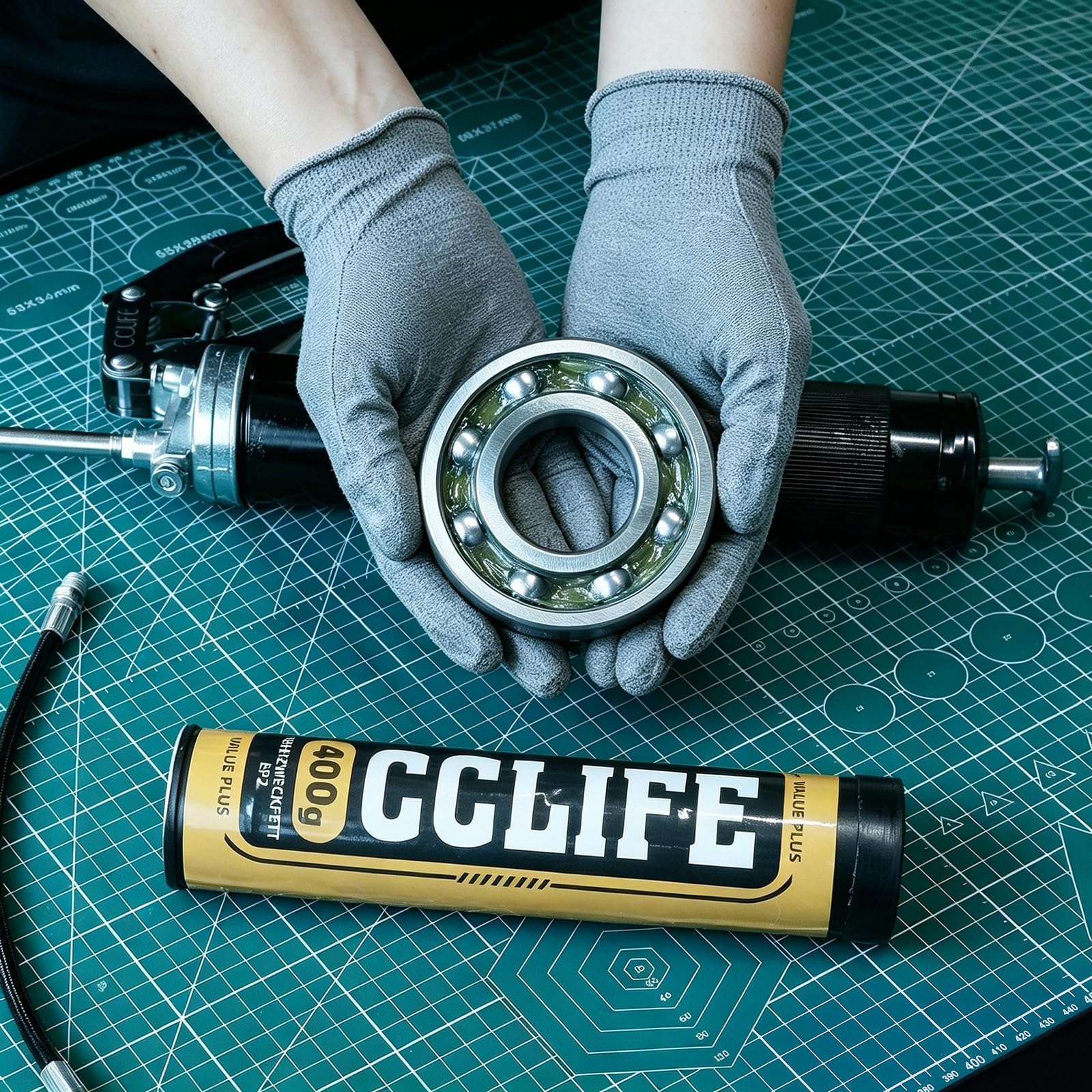 CCLIFE Einhand Fettpresse 6000 PSI mit 2x 400g Mehrzweckfett Schmierpresse mit Pistolengriff & 12" Flexschlauch Auslaufsicheres Design für KFZ, Landmaschinen, Industrie, Baugeräte
