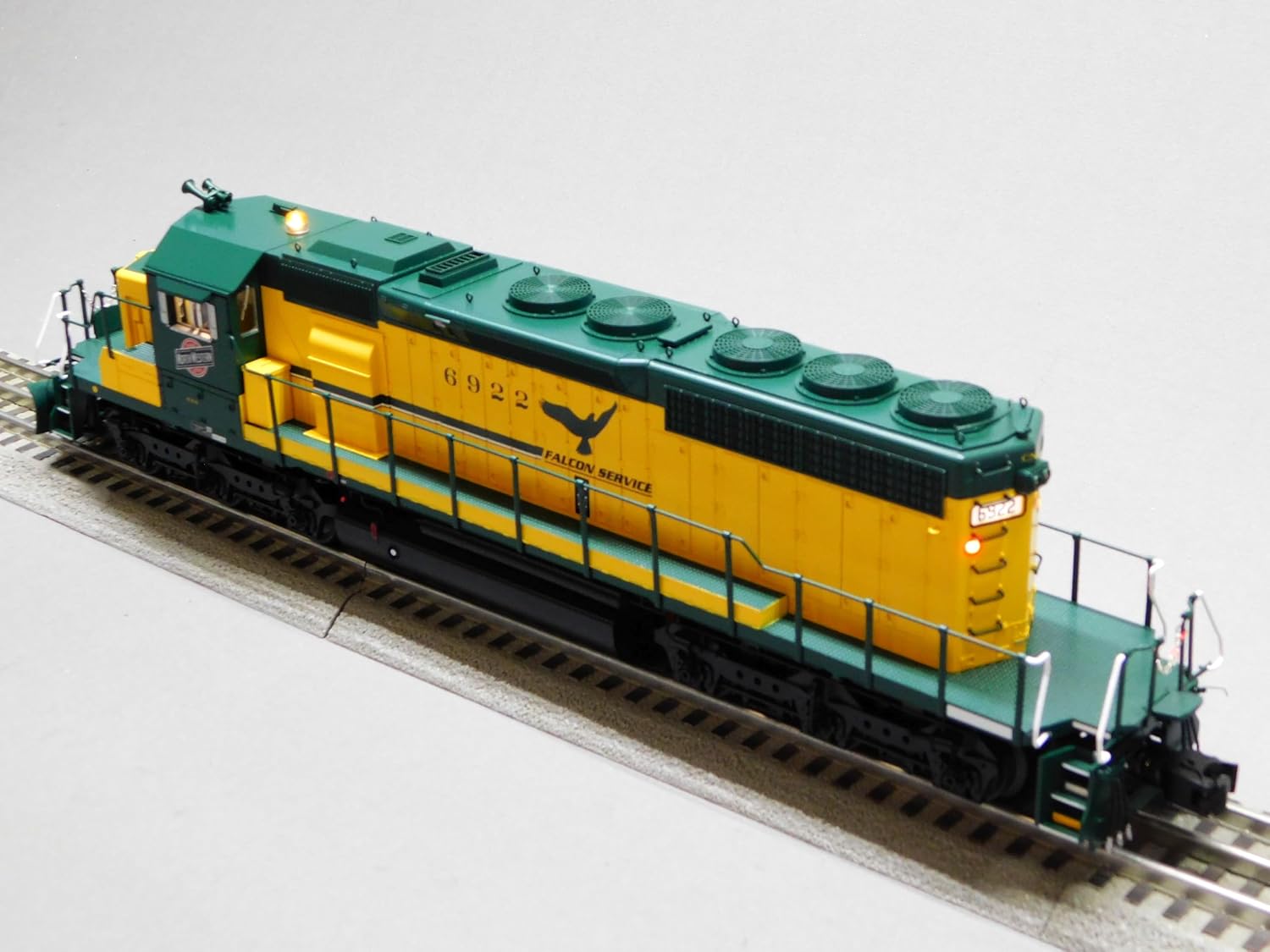 Lionel Chicago & Northwestern Legacy SD40-2 Diesel Engine O Gauge 2533402