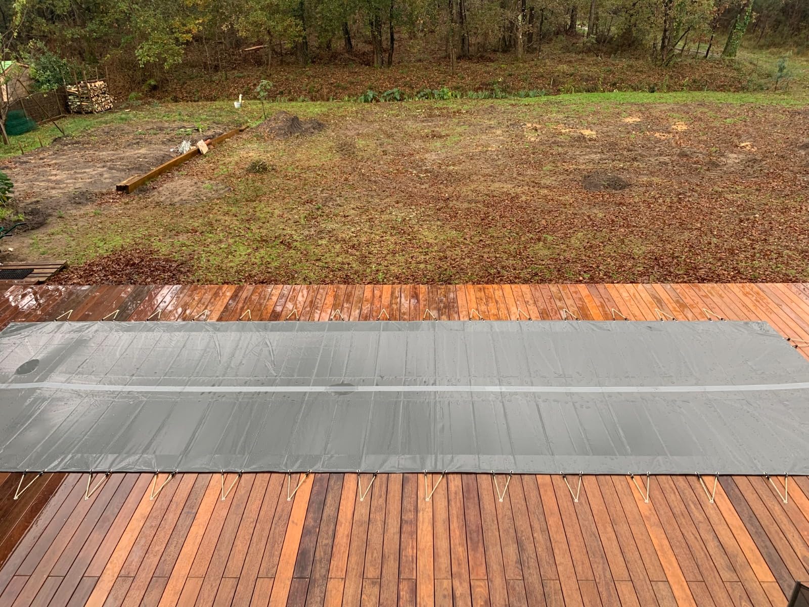 Bâche d'Hivernage Anthracite 8,60 x 4,60 m Piscine Maximum 8 x 4 m avec Grille Centrale d'Evacuation - Fabrication Française - Direct Usine - 550 g/m² - Livrée avec Sandows Cabiclic + Pitons Crosse