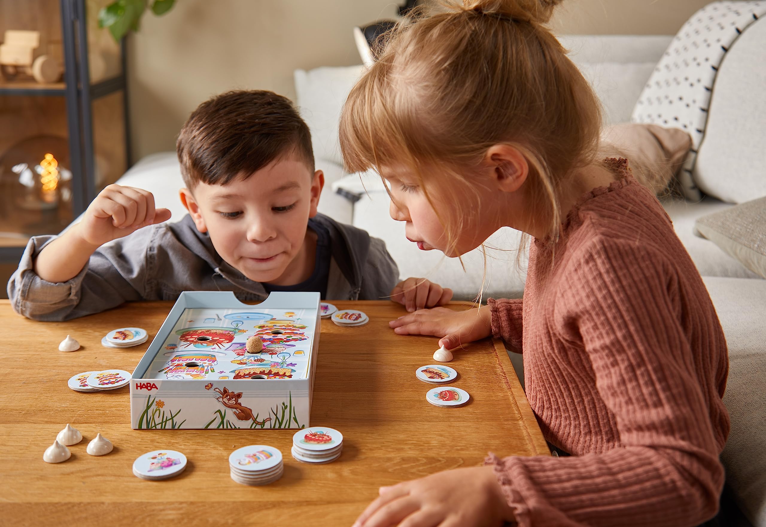 HABA 304105 - Torta Compleanno, Accessori per Negozio e Cucina per Bambini, Torta in tessuto da 5 pezzi con candele rimovibili, Giocattoli dai 3 anni in su