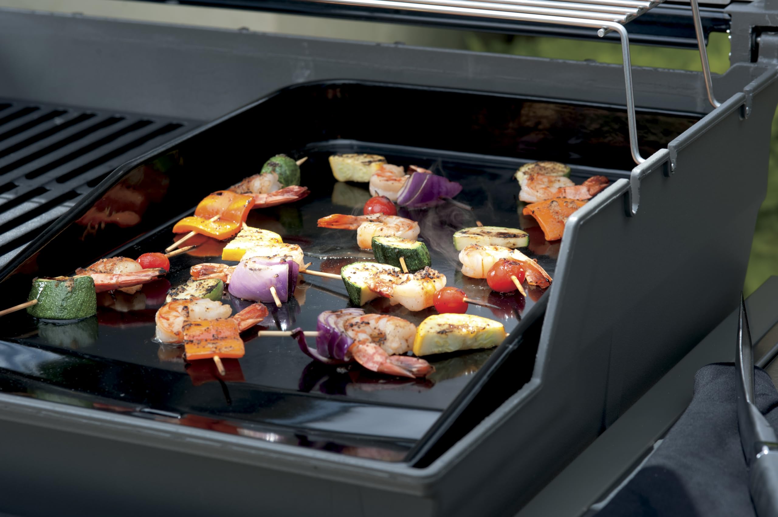 Weber Deluxe Plancha pour série Spirit 300 et SmokeFire EX/EPX / EX6 / EPX6 / Grande Surface en Fonte pour Une répartition homogène de la Chaleur – Noir (7579)