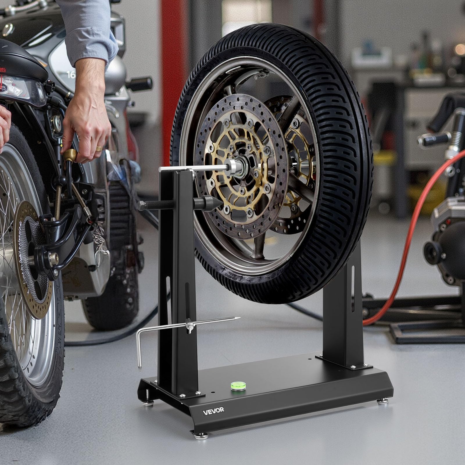 VEVOR Soporte de Equilibrado de Neumáticos para Motocicleta, Carga de 40 kg, con Conos de Centrado Ajustables y Puntero de Centrado, para el Montaje de Neumáticos para Ruedas, 490 x 300 x 545 mm
