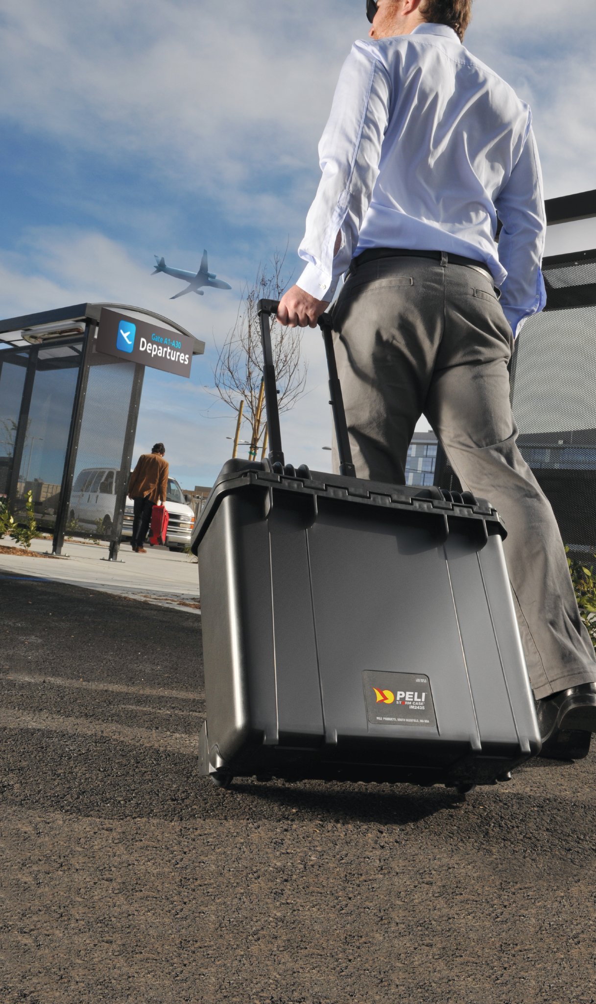 PELI Storm IM2435 Top Loader Case con ruote e manico telescopico, Impermeabile e a prova di polvere, Capacità di 29L, Prodotto in USA, Senza schiuma, Colore Nero