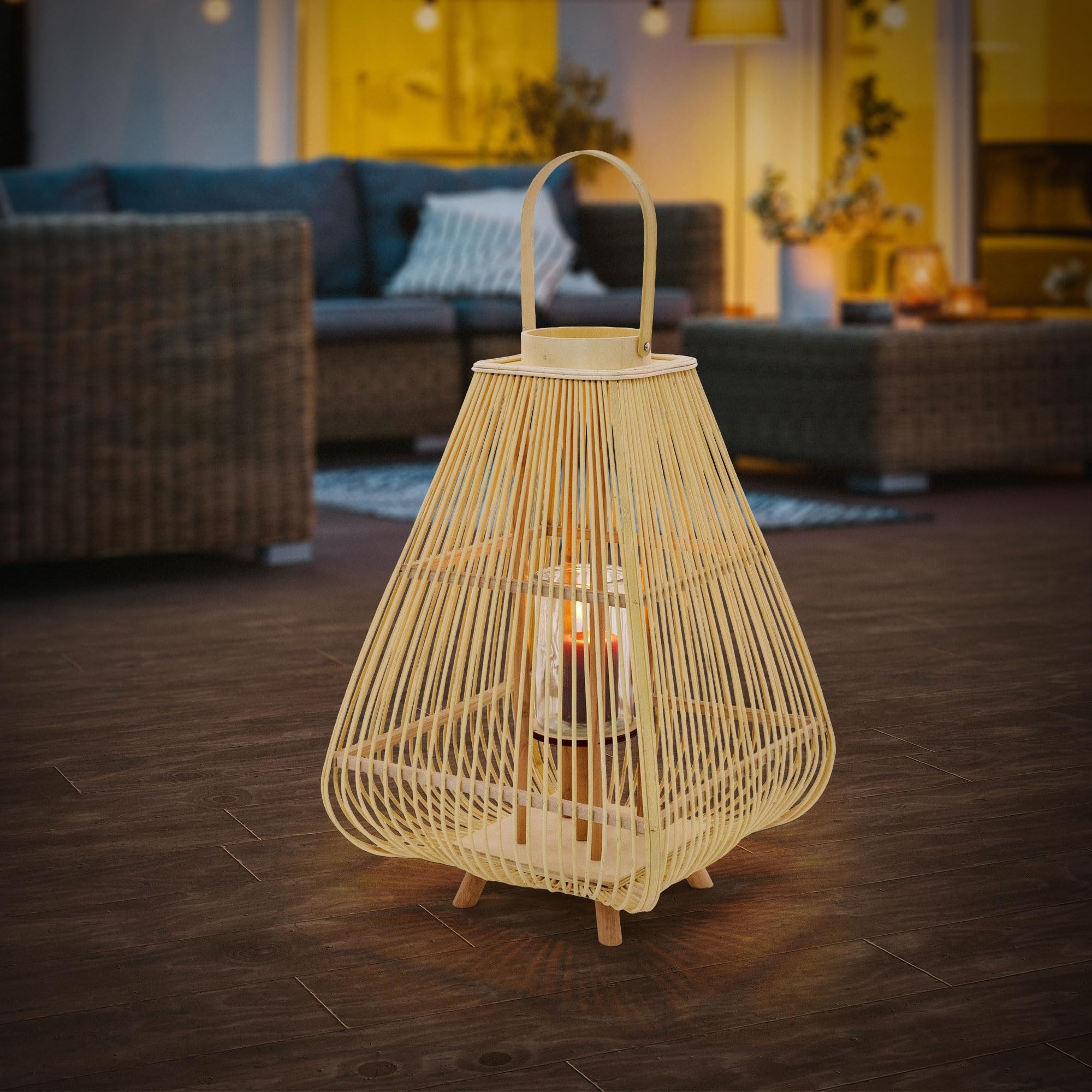 ECD Germany Latarnia Bambusowa Ogrodowa 73,5 cm Lampion Dekoracyjny Boho z Uchwytem i Szklanym Wkladem Swiecznik na Taras Balkon do Ogrodu i Salonu do Wnetrz na Zewnatrz Kolor Naturalny Styl Pleciony